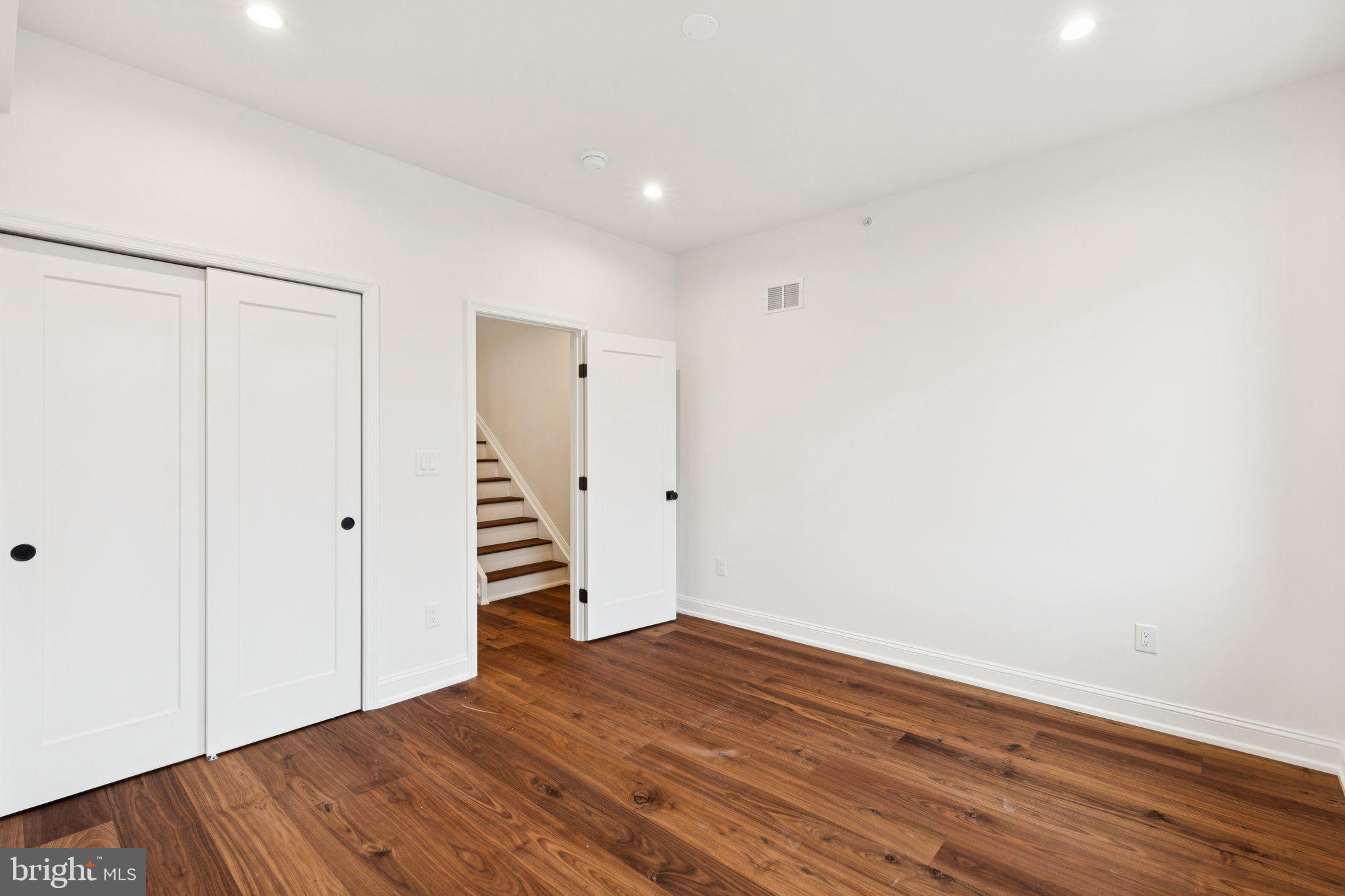 POINT BREEZE - Residential