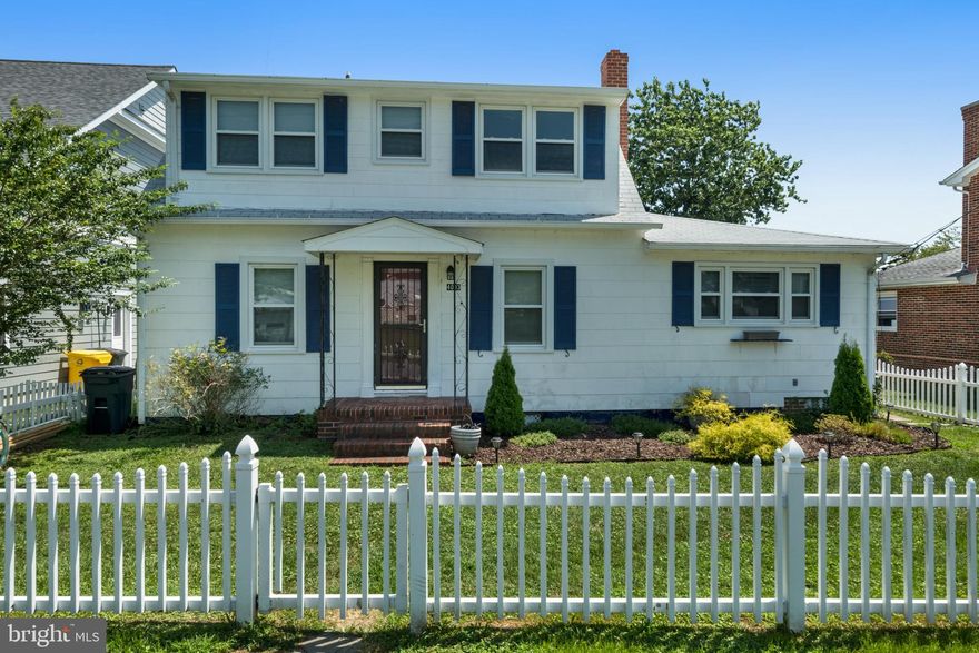 Beach House!!   Panoramic Chesapeake Bay and South River views will make you feel like you have escaped from the rest of the world.  Spend a few moments to stand on the front lawn or on the beach and just relax!   Grab your beach chair and umbrella and put your toes in the sand or get on your paddle board, kayak, jet ski, sunfish, catamaran or whatever makes you happy and get out on the water.    Walk out a little off of the shoreline and check your crab pots.   Go fishing.  Watch the blue herons, swans, ducks and multitudes of other wildlife!  On a cool evening have a bon-fire.  You can walk your dog up and down the entire community beach.   Take time to watch the sunrises or find the rainbows after a storm.   It s truly amazing!   As many other properties in this quaint beach community have been loved and appreciated, this property has been in the same family for decades.   It s hard to let go of such a special place but it's time for the current owners to pass the torch to a family who can make this special place their own.  Properties with this view and this beach do not come along often! Being sold AS-IS