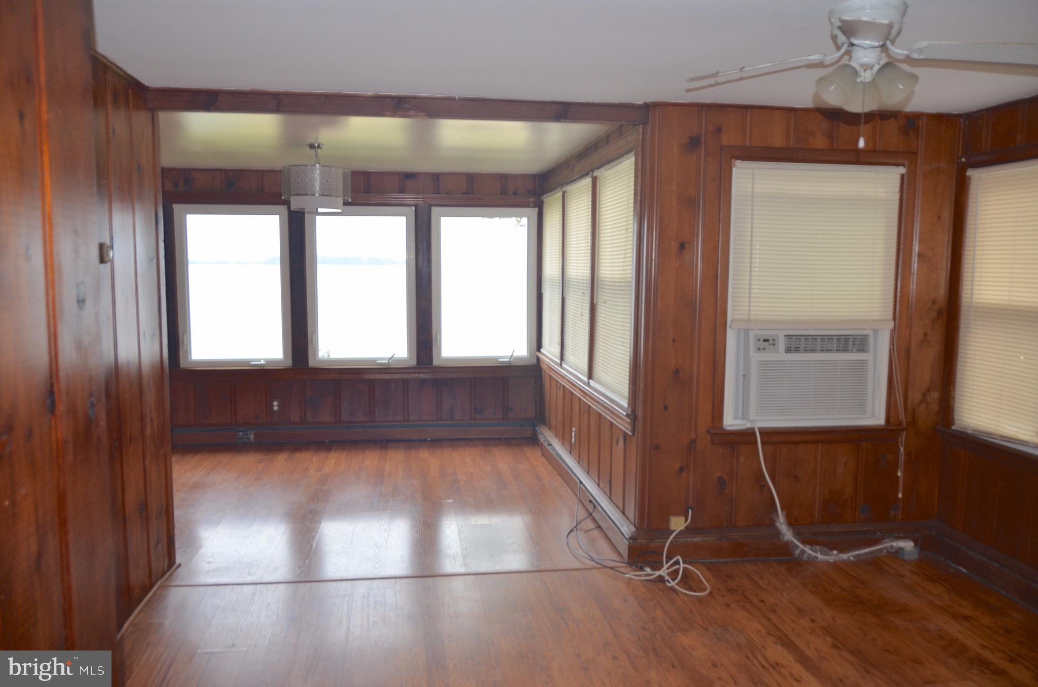 SHOREHAM BEACH - Residential