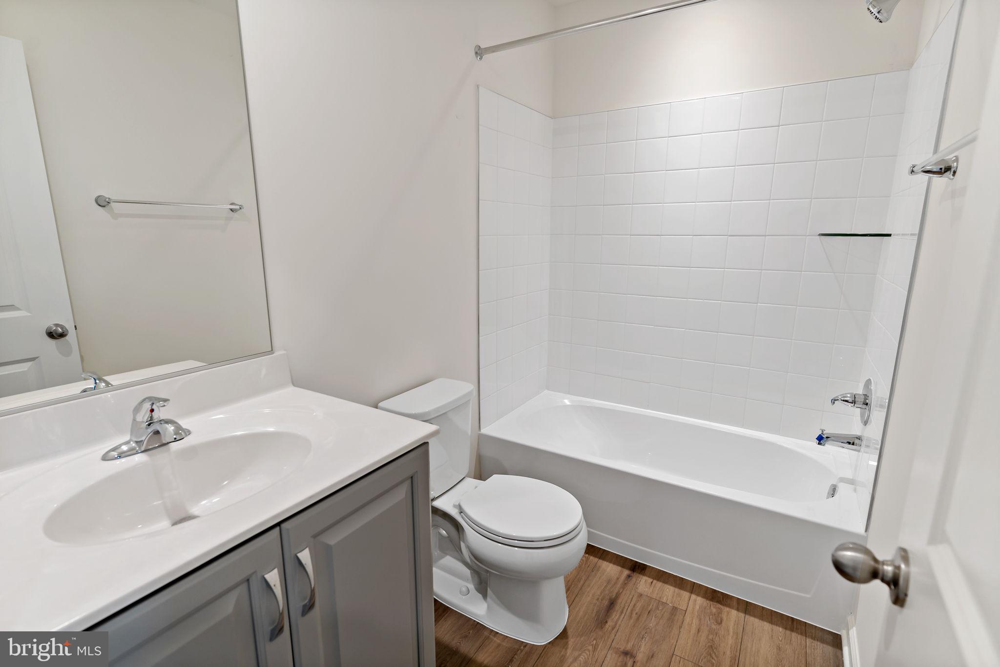 OVERLOOK AT RIVERSIDE TOWNHOMES - Residential