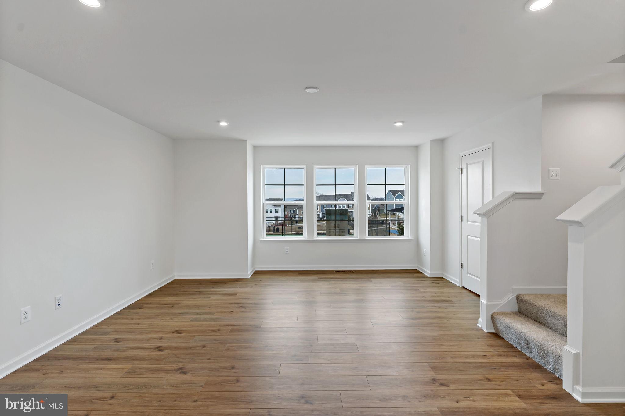 OVERLOOK AT RIVERSIDE TOWNHOMES - Residential