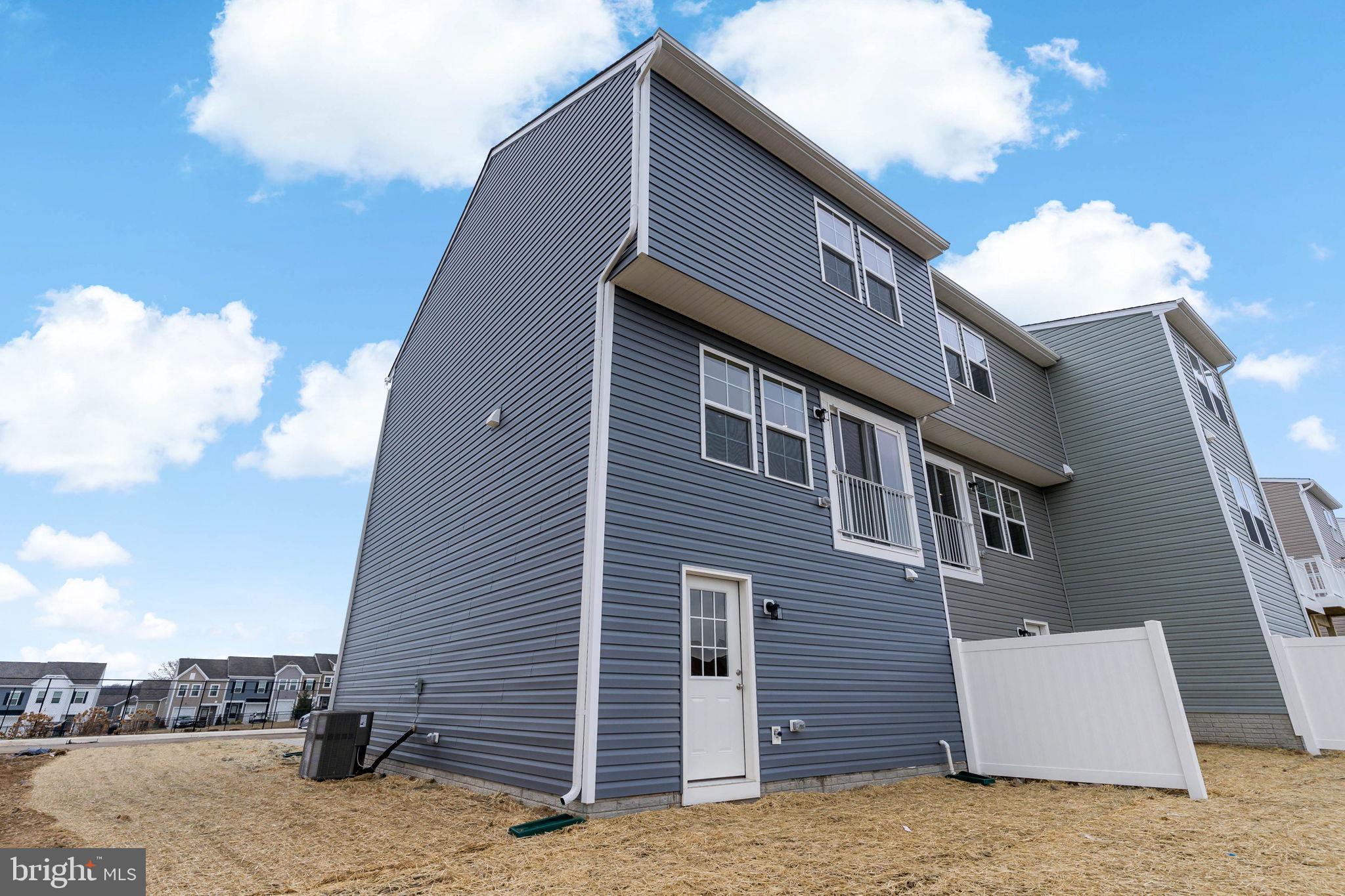OVERLOOK AT RIVERSIDE TOWNHOMES - Residential