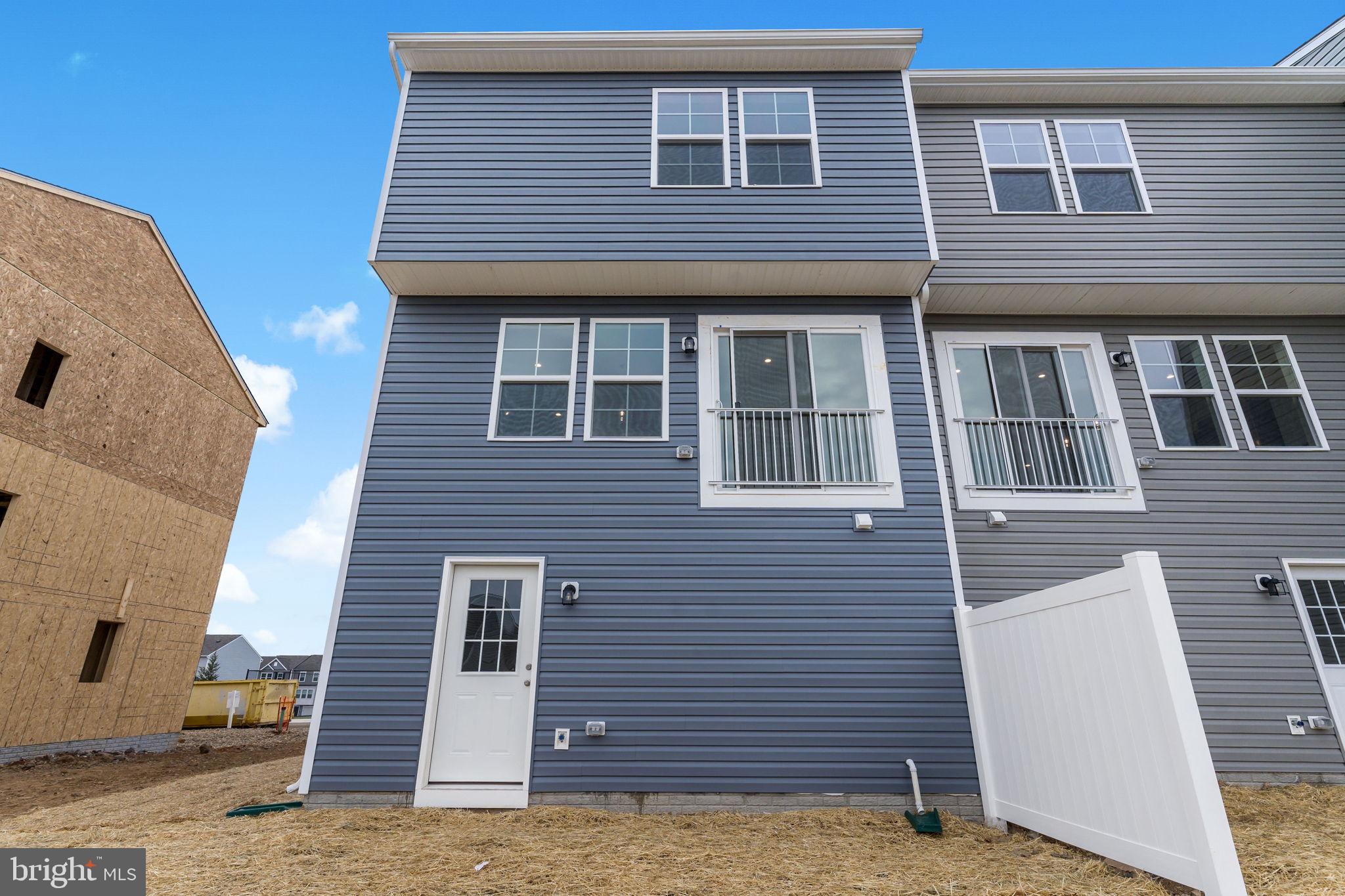 OVERLOOK AT RIVERSIDE TOWNHOMES - Residential