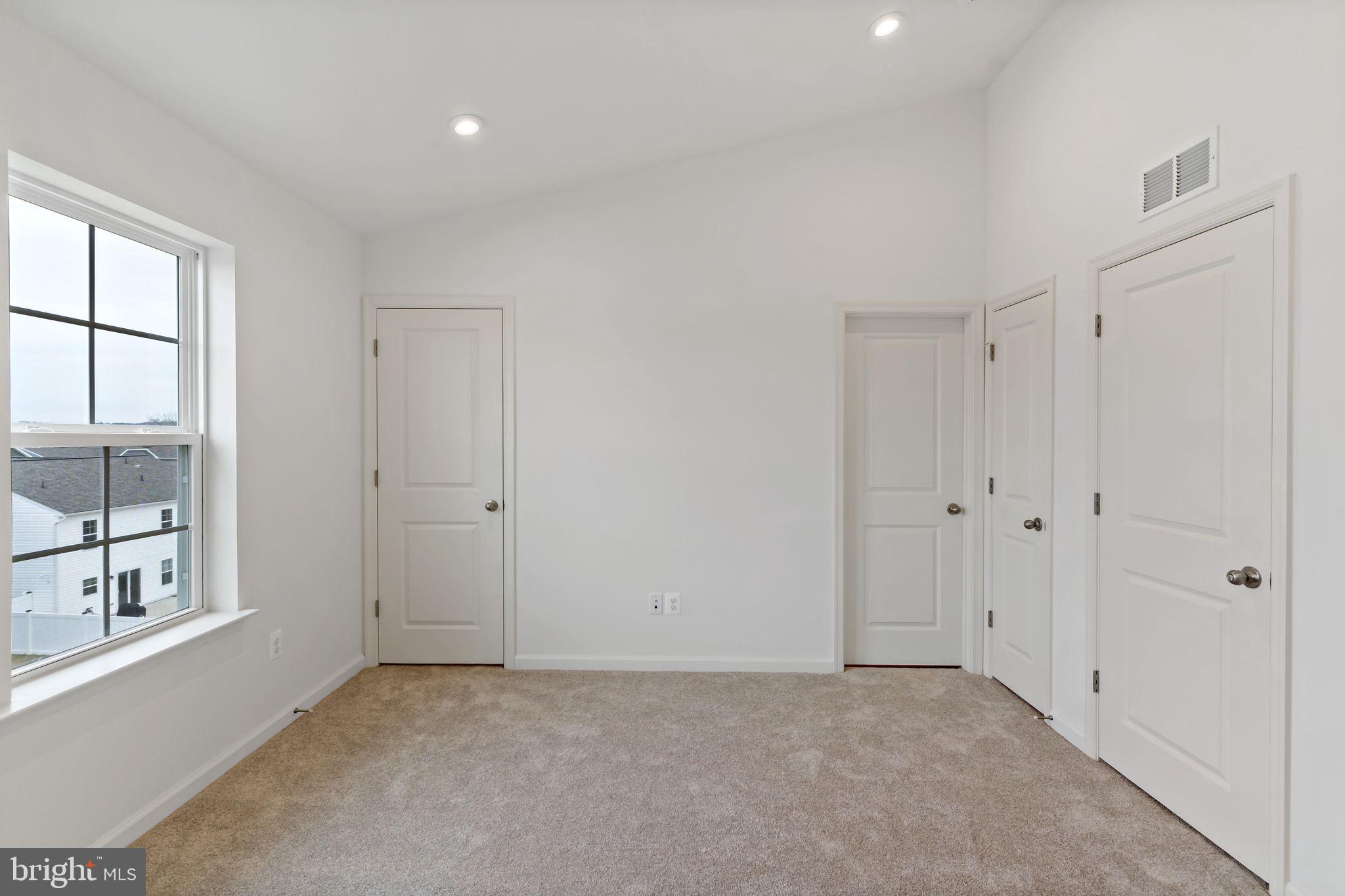 OVERLOOK AT RIVERSIDE TOWNHOMES - Residential