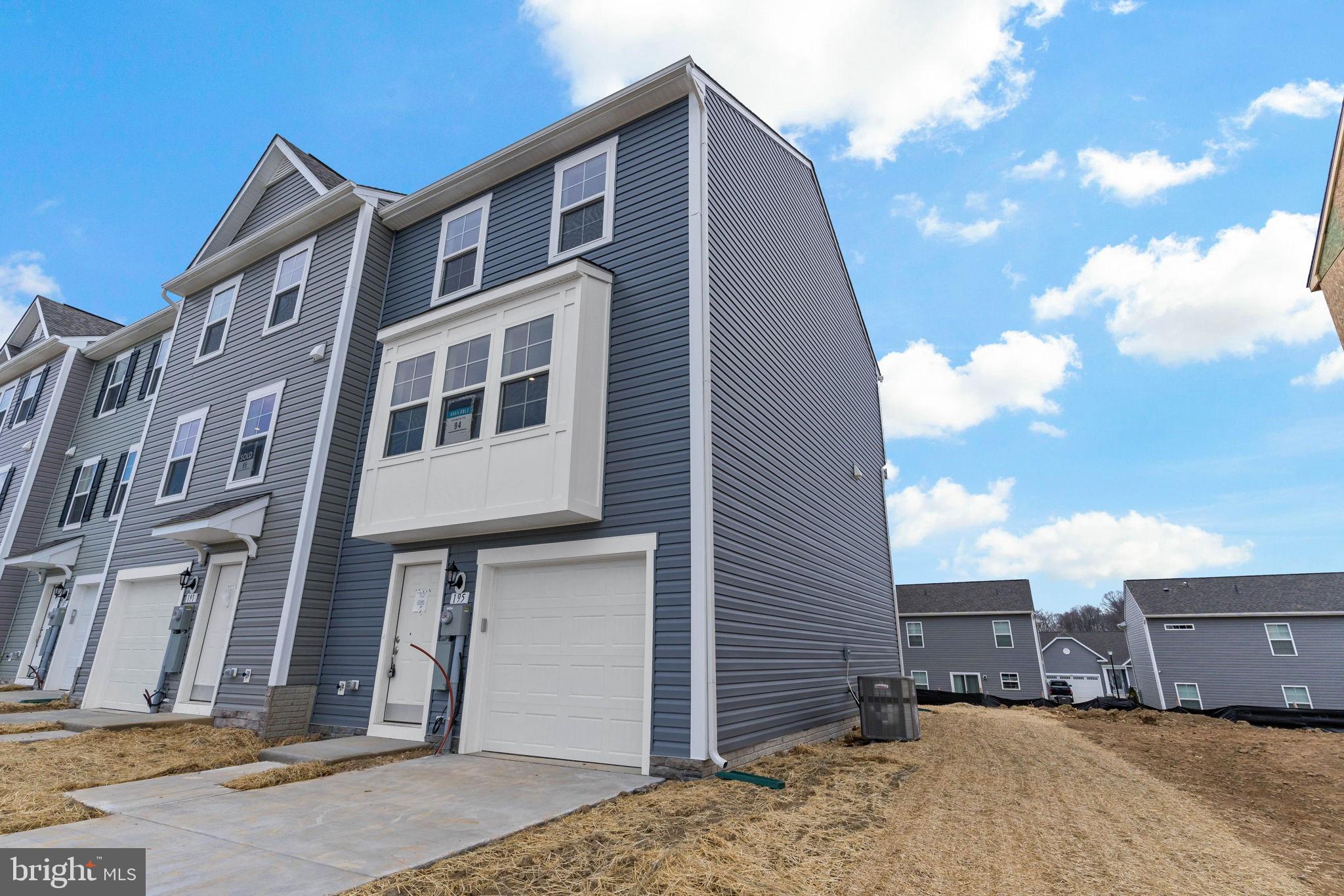 OVERLOOK AT RIVERSIDE TOWNHOMES - Residential