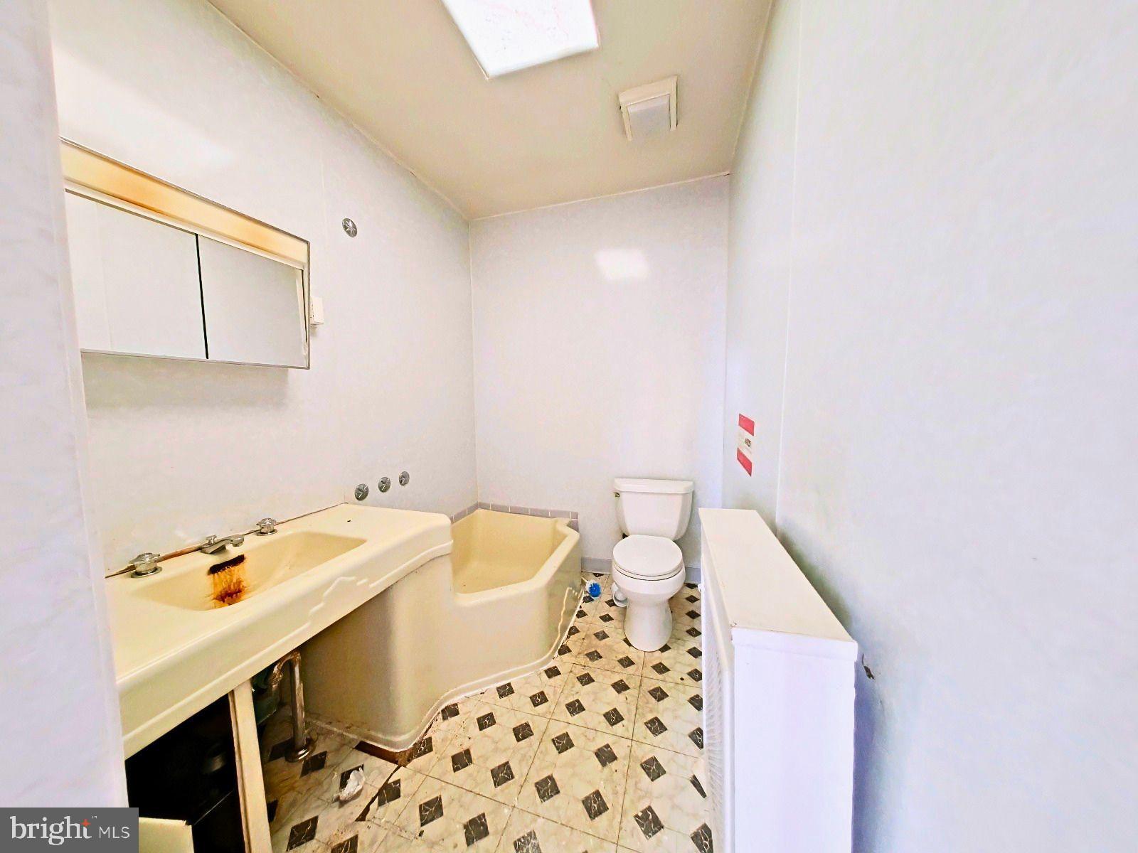 WEST OAK LANE - Commercial Sale
