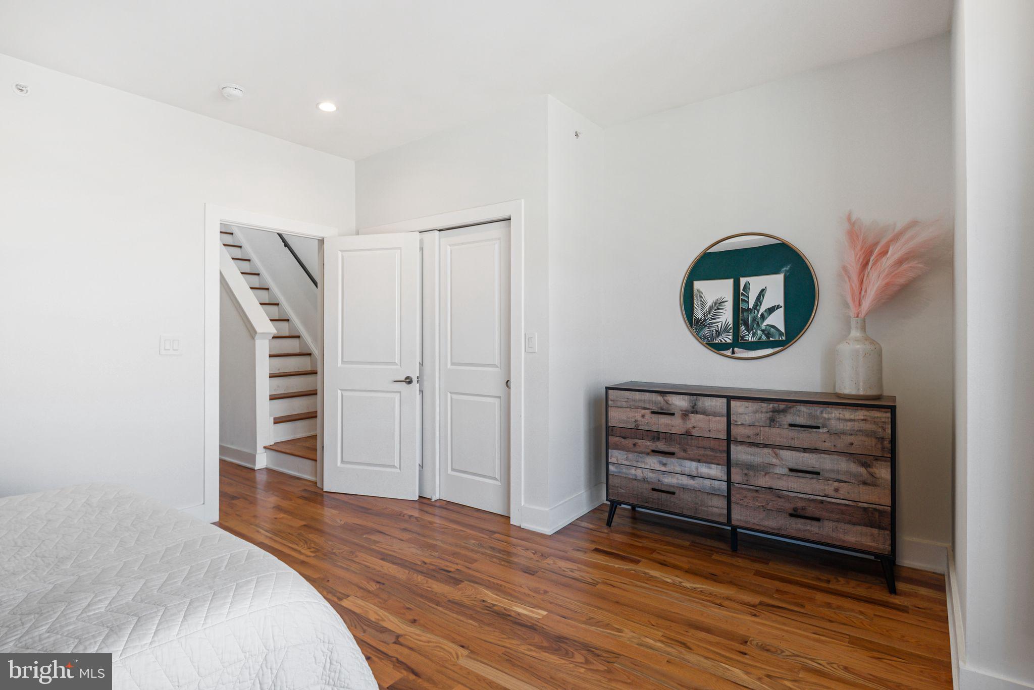 OLDE KENSINGTON - Residential Lease