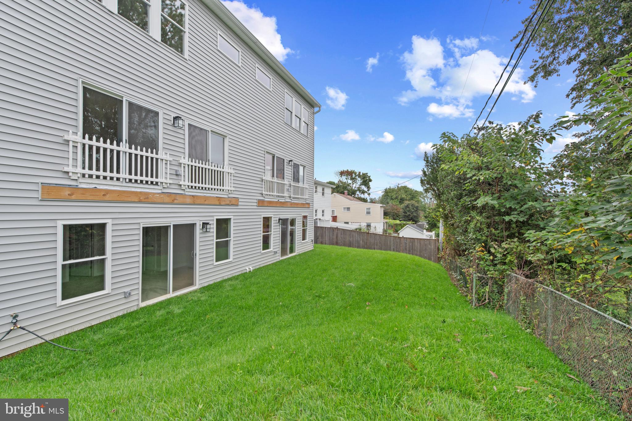 MEDFIELD - Residential