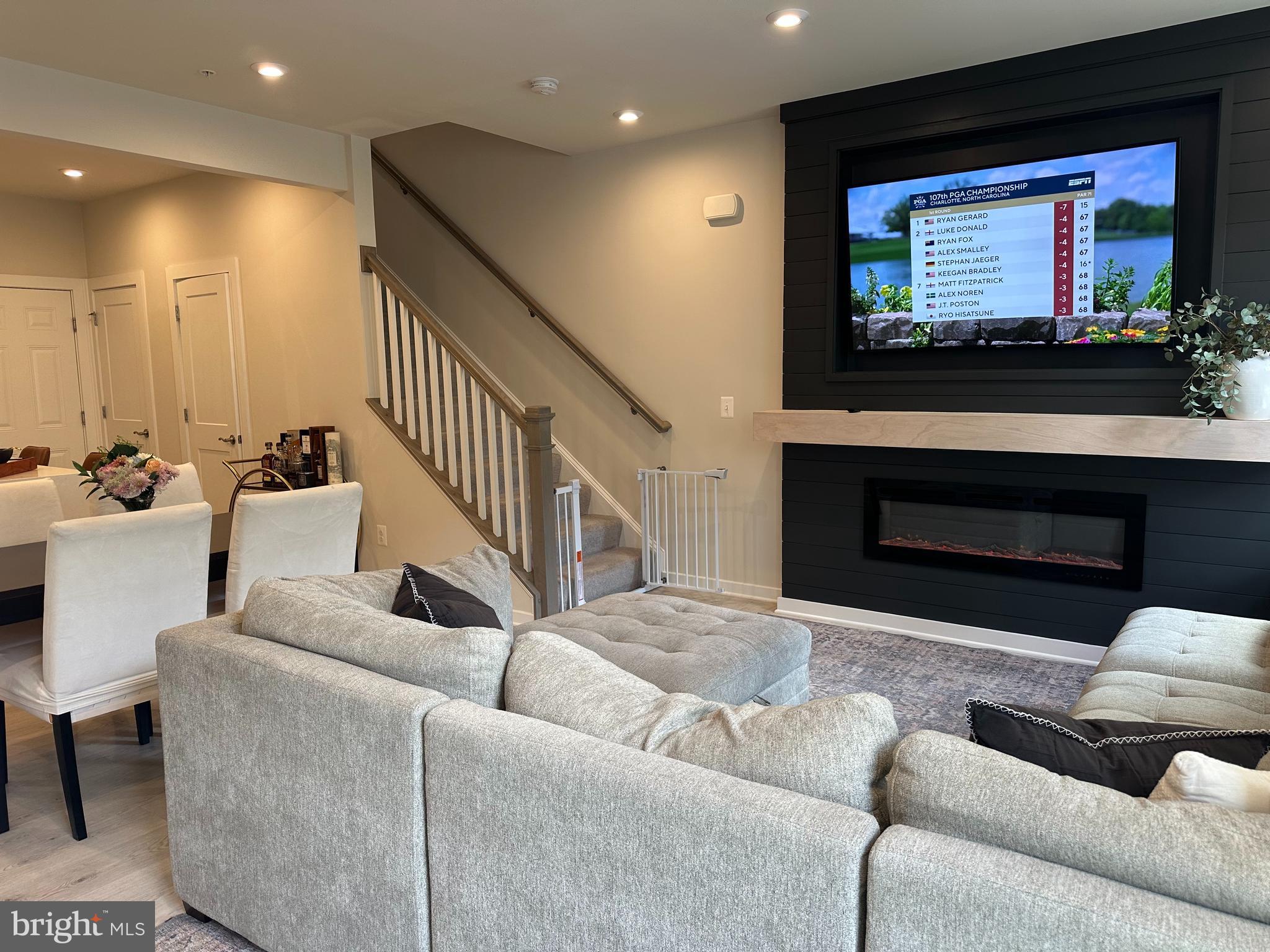 1118 MADEIRA TERRACE SE