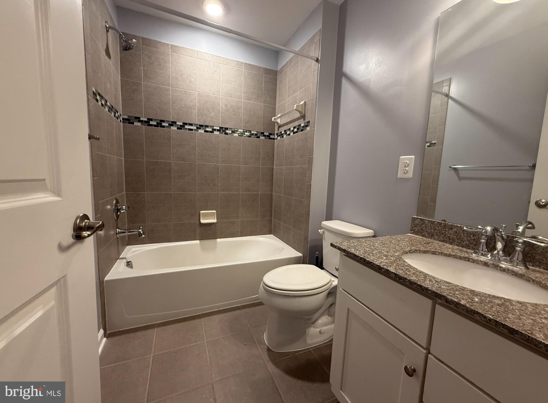 THE VILLAGE AT COURTHOUSE COMMONS - Residential Lease