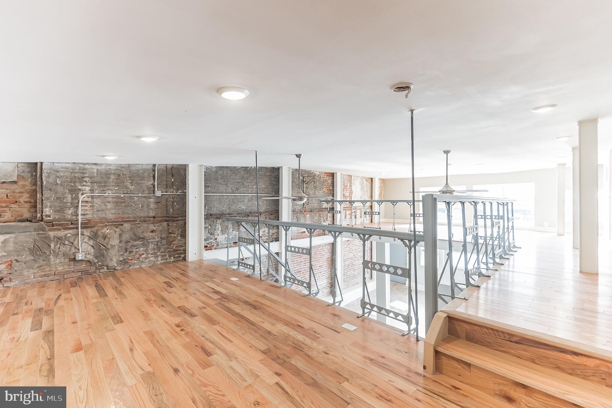 OLD CITY - Commercial Sale