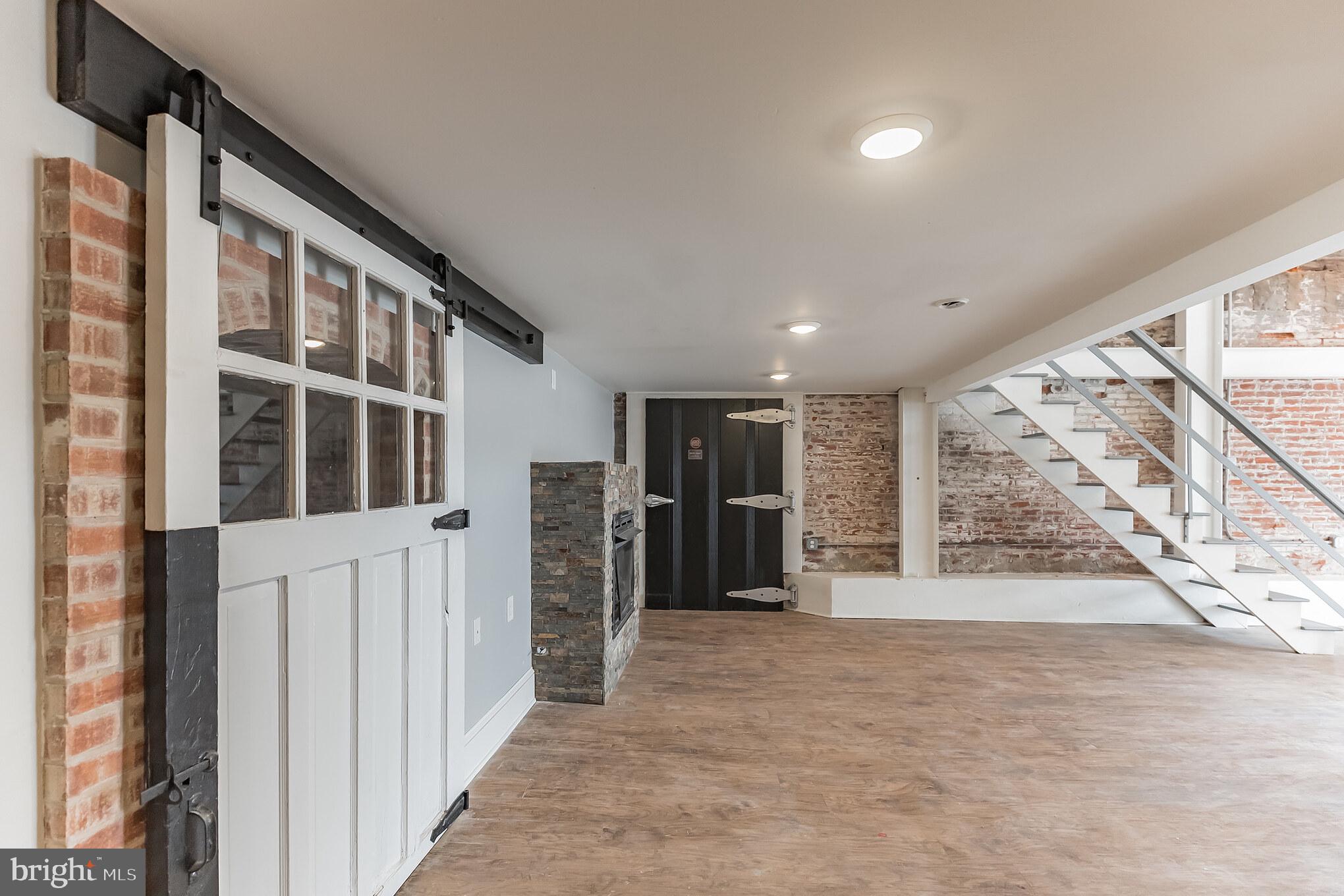 OLD CITY - Commercial Sale