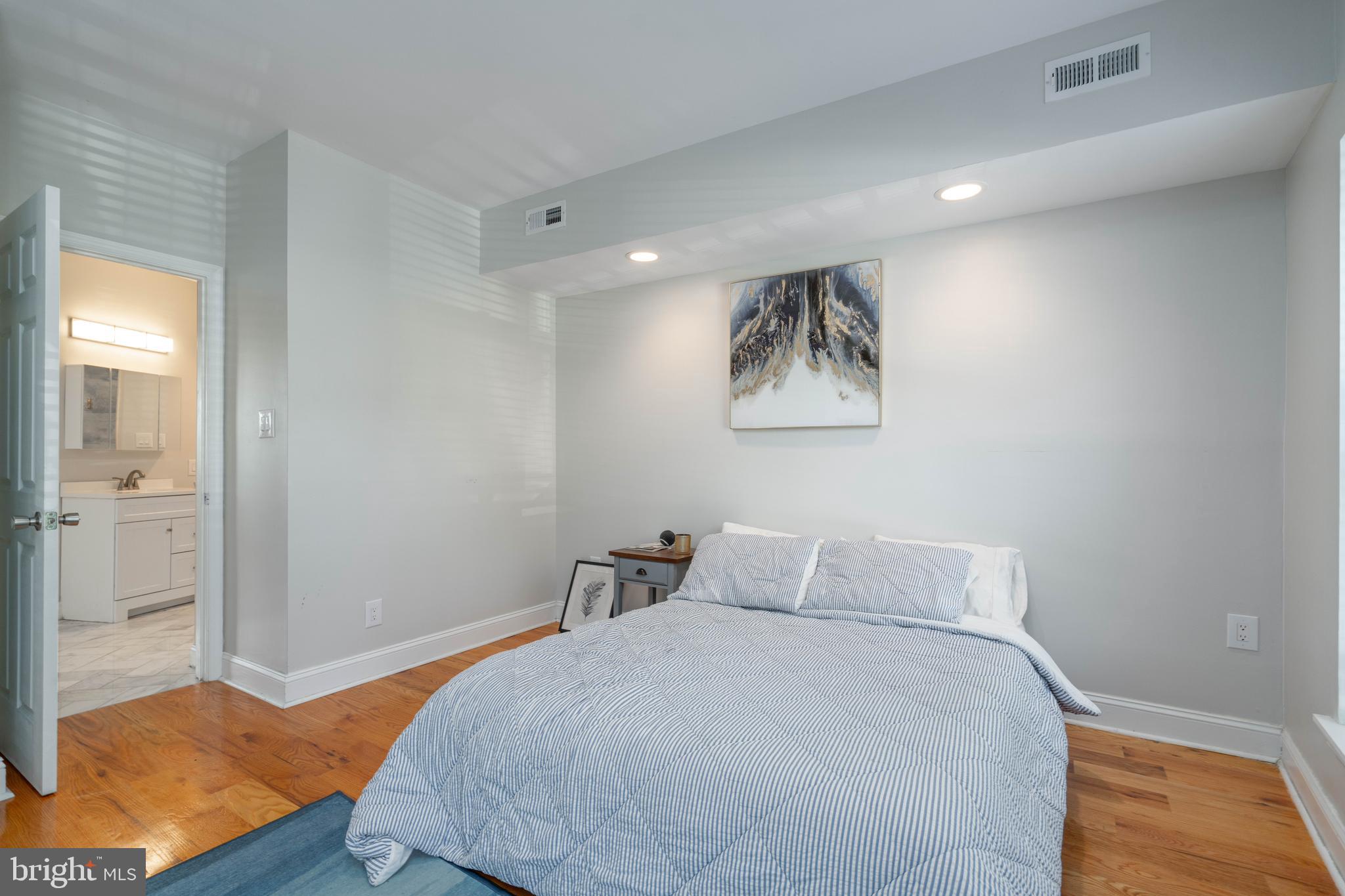 OLD CITY - Commercial Sale