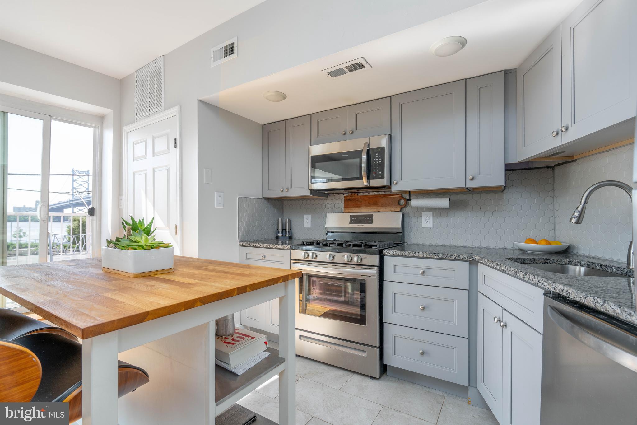 OLD CITY - Commercial Sale