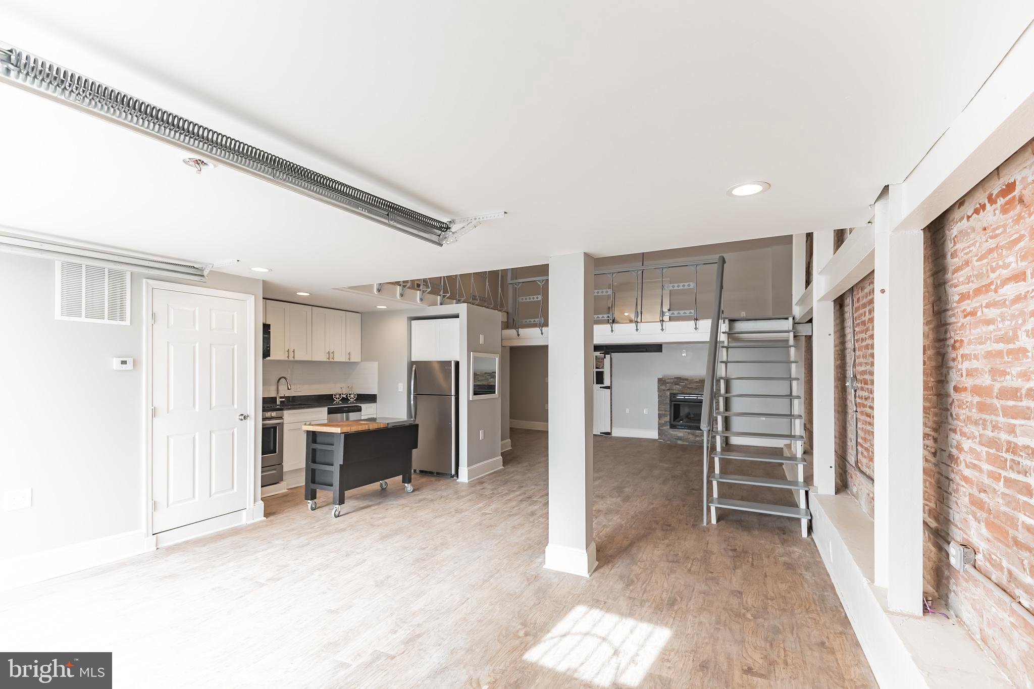 OLD CITY - Commercial Sale