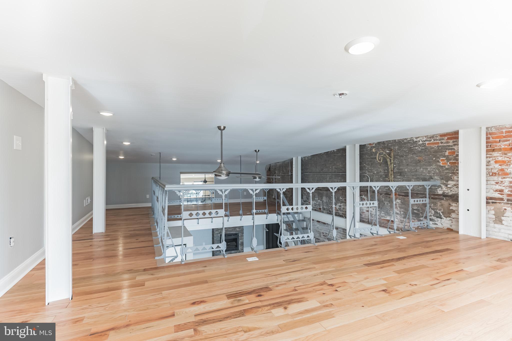 OLD CITY - Commercial Sale