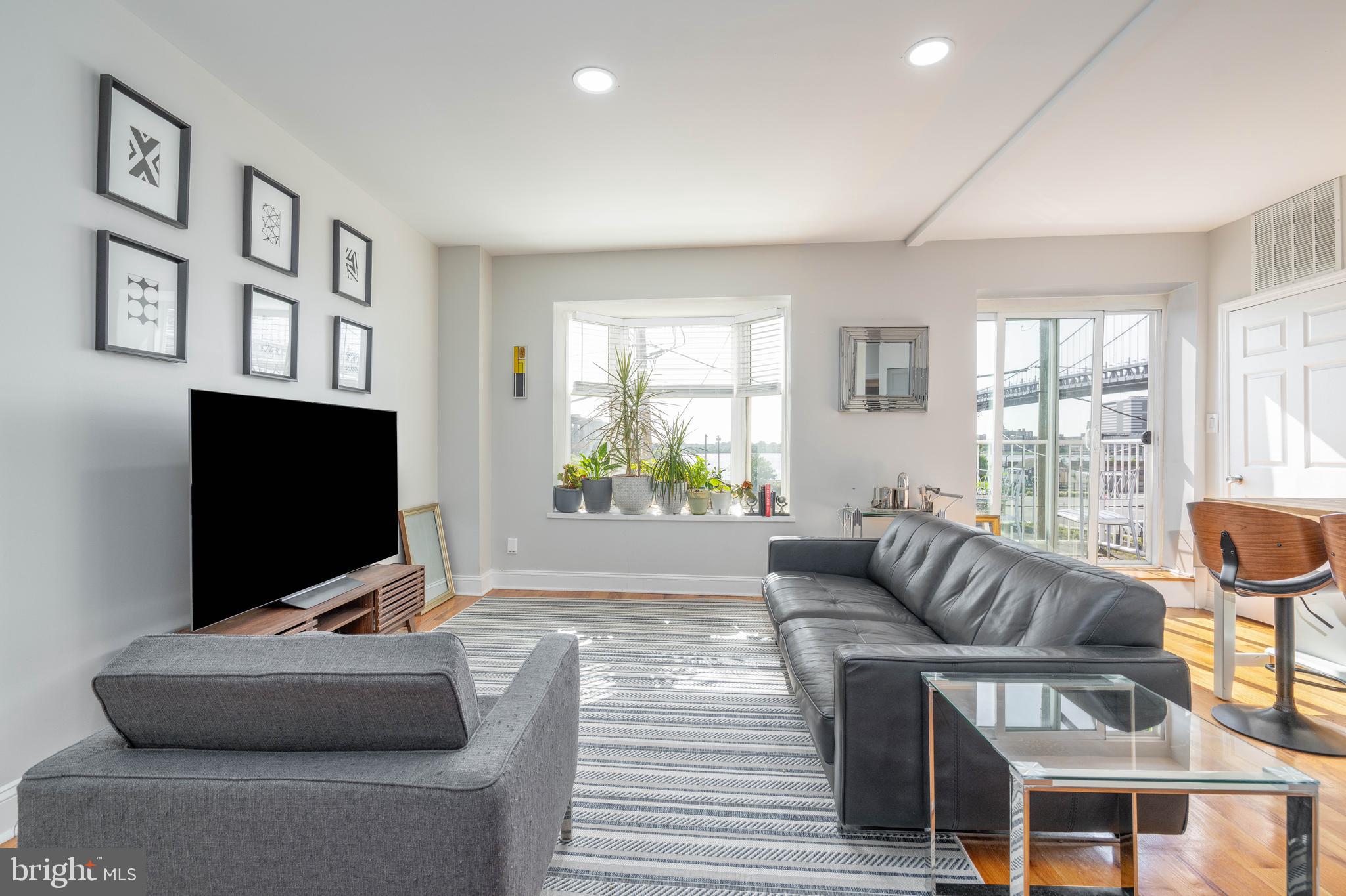 OLD CITY - Commercial Sale