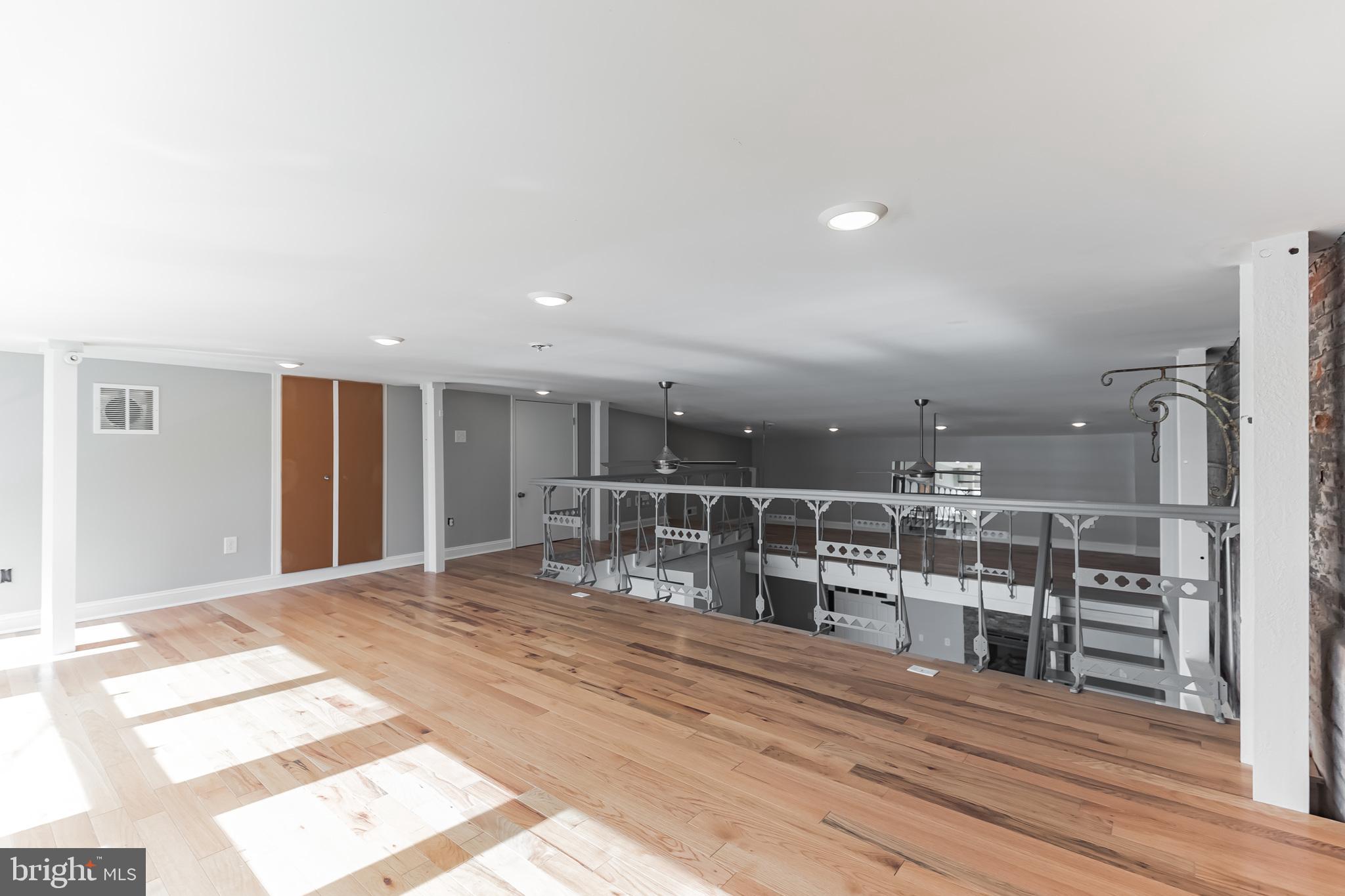 OLD CITY - Commercial Sale