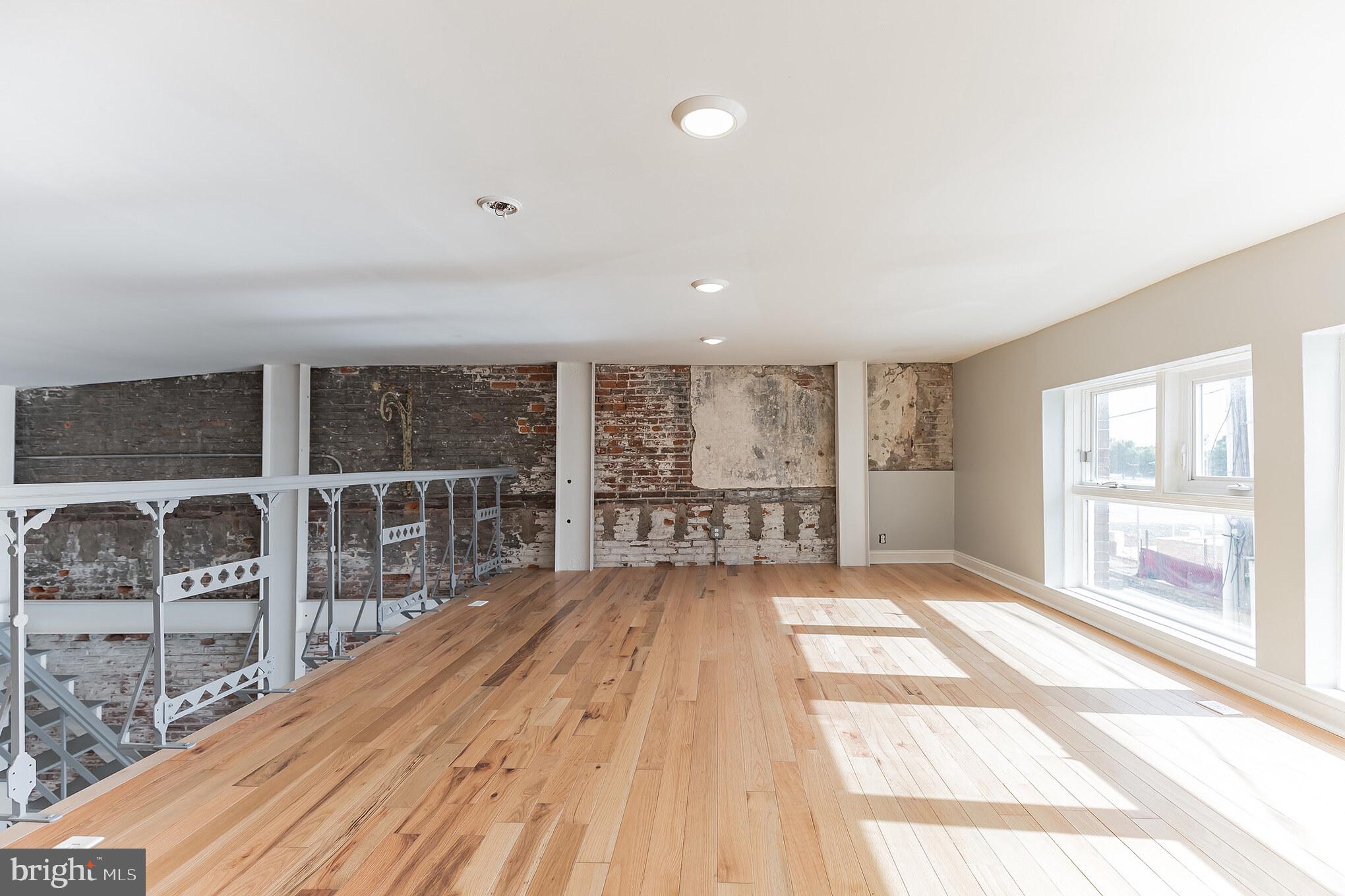 OLD CITY - Commercial Sale