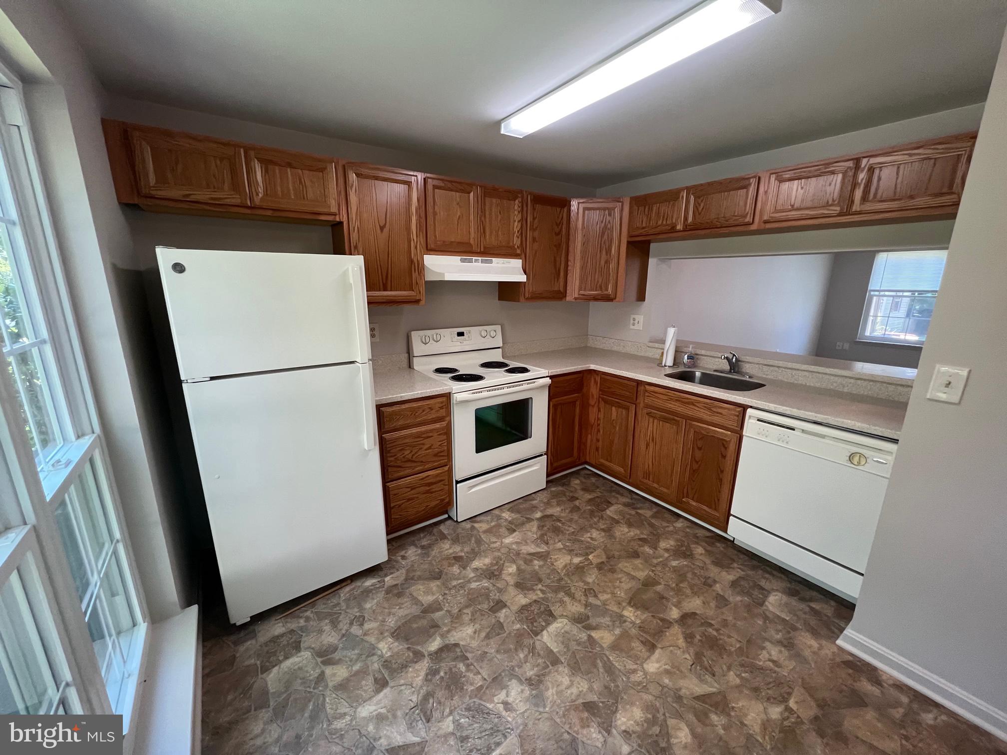 RIVERSIDE - Residential Lease