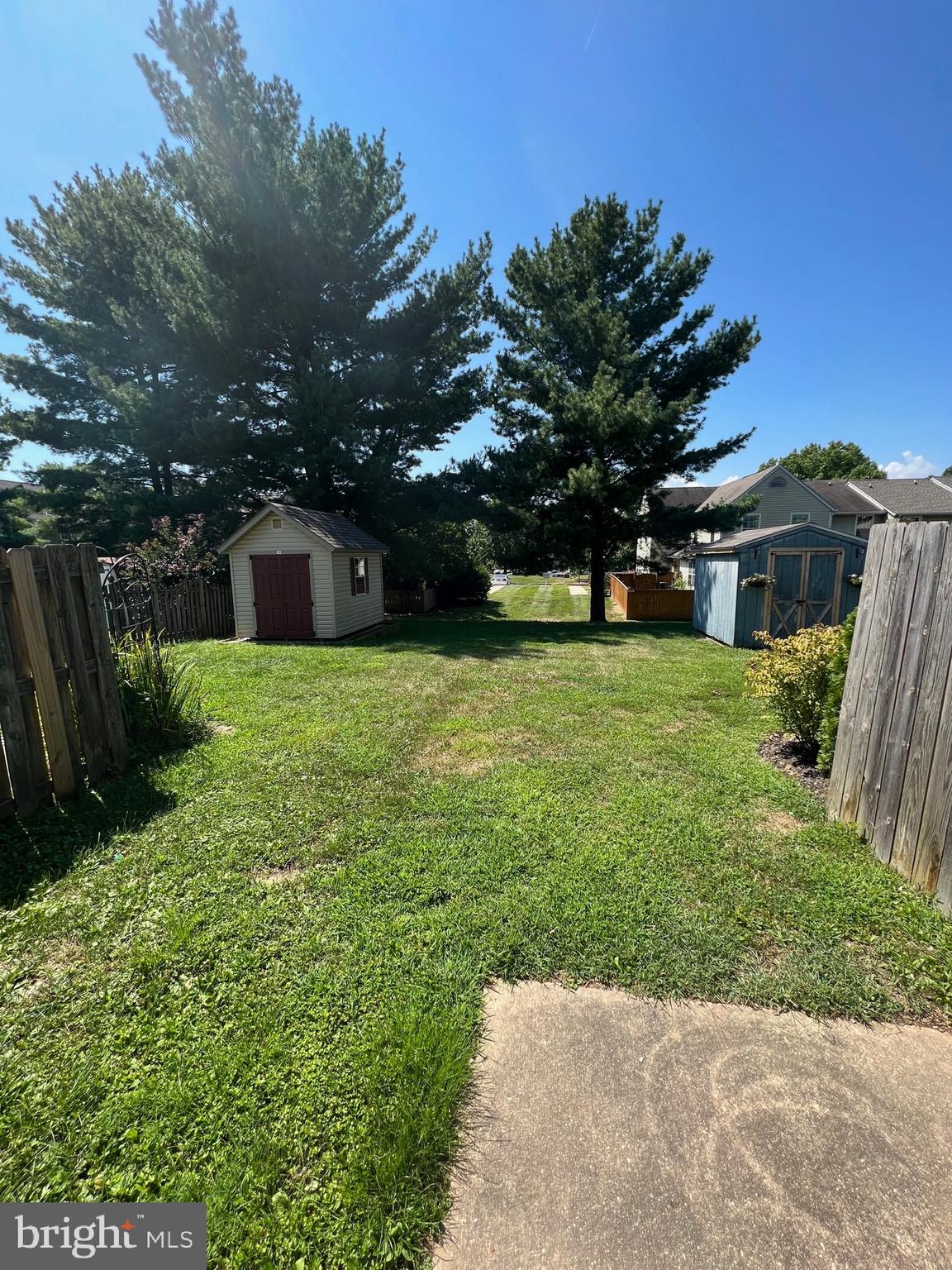 RIVERSIDE - Residential Lease