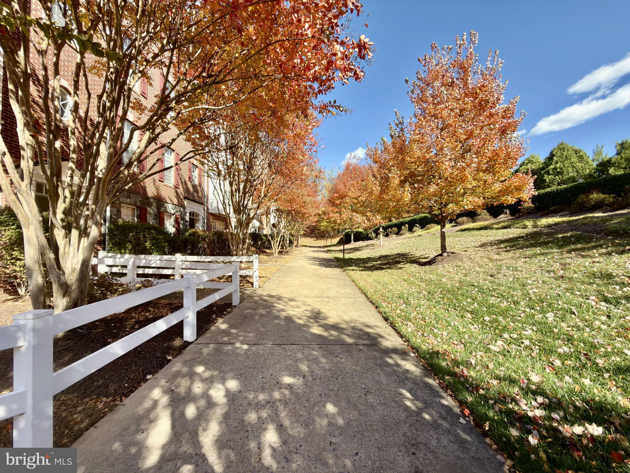 HIGHLANDS CIRCLE CONDOMINIUM - Residential Lease