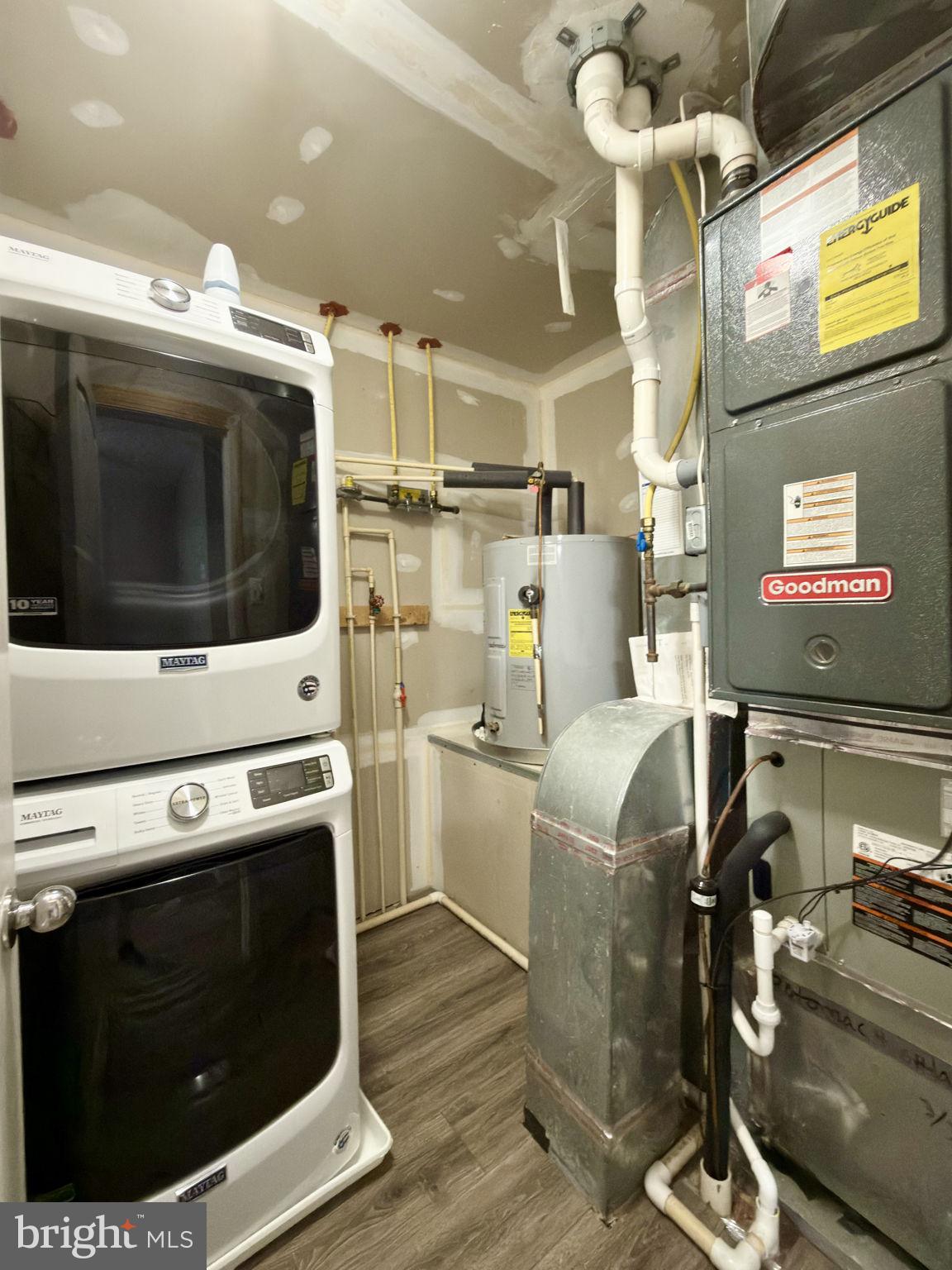 HIGHLANDS CIRCLE CONDOMINIUM - Residential Lease