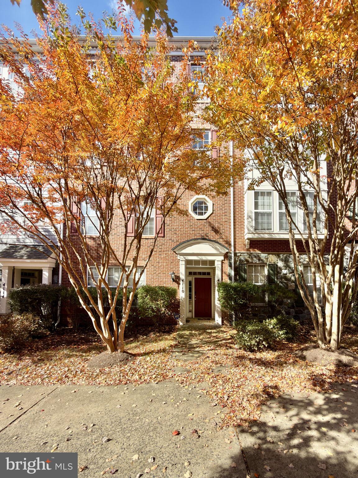 HIGHLANDS CIRCLE CONDOMINIUM - Residential Lease