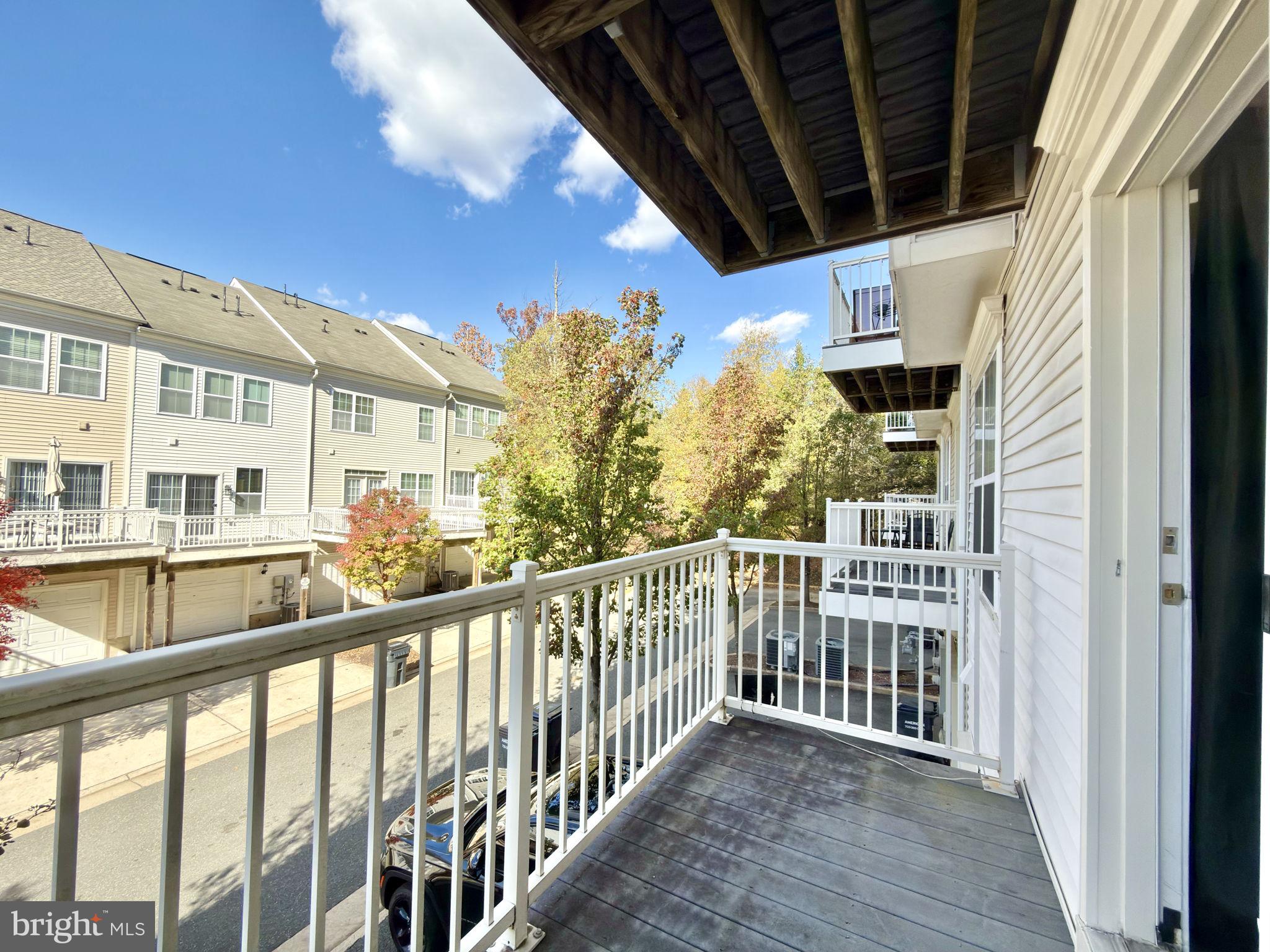 HIGHLANDS CIRCLE CONDOMINIUM - Residential Lease