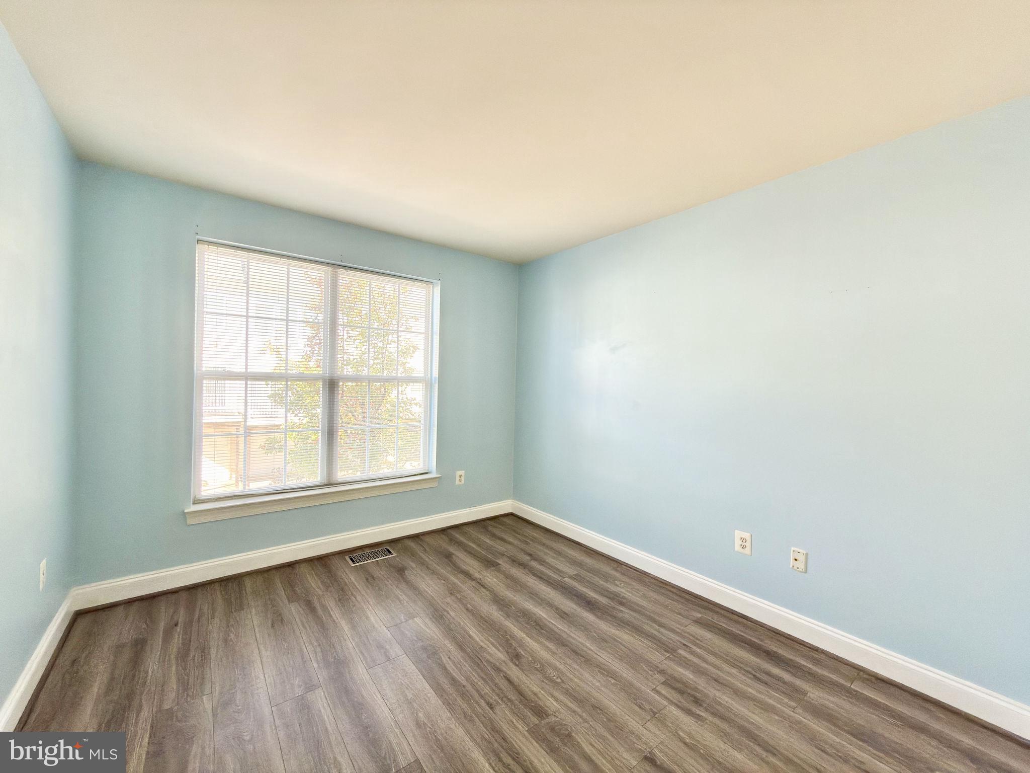 HIGHLANDS CIRCLE CONDOMINIUM - Residential Lease