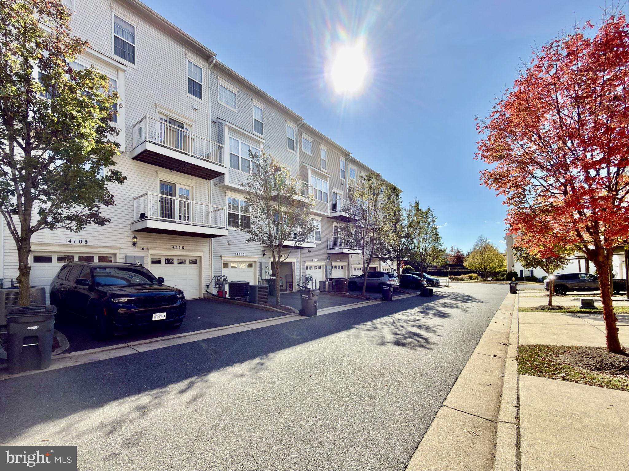 HIGHLANDS CIRCLE CONDOMINIUM - Residential Lease