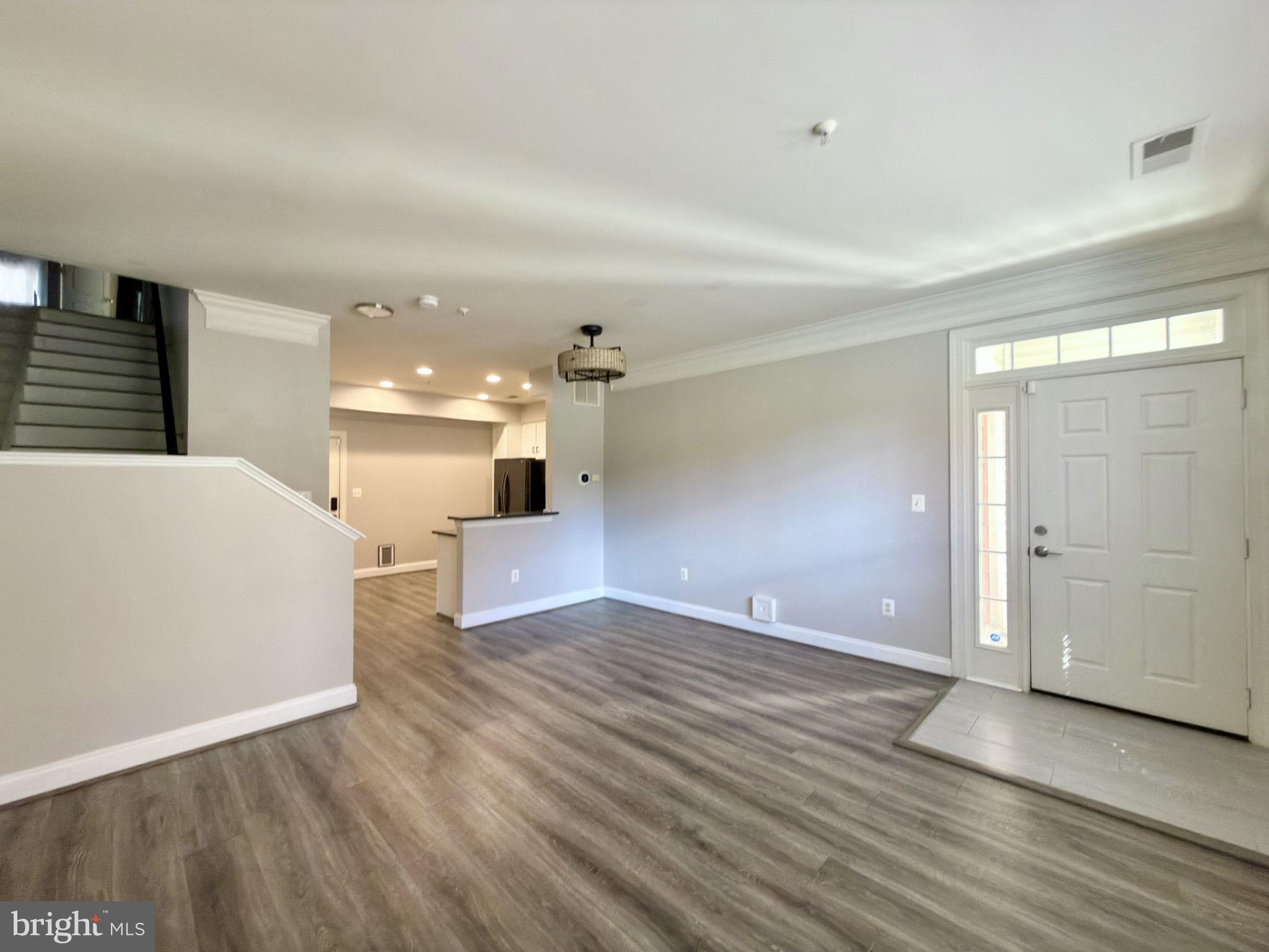 HIGHLANDS CIRCLE CONDOMINIUM - Residential Lease