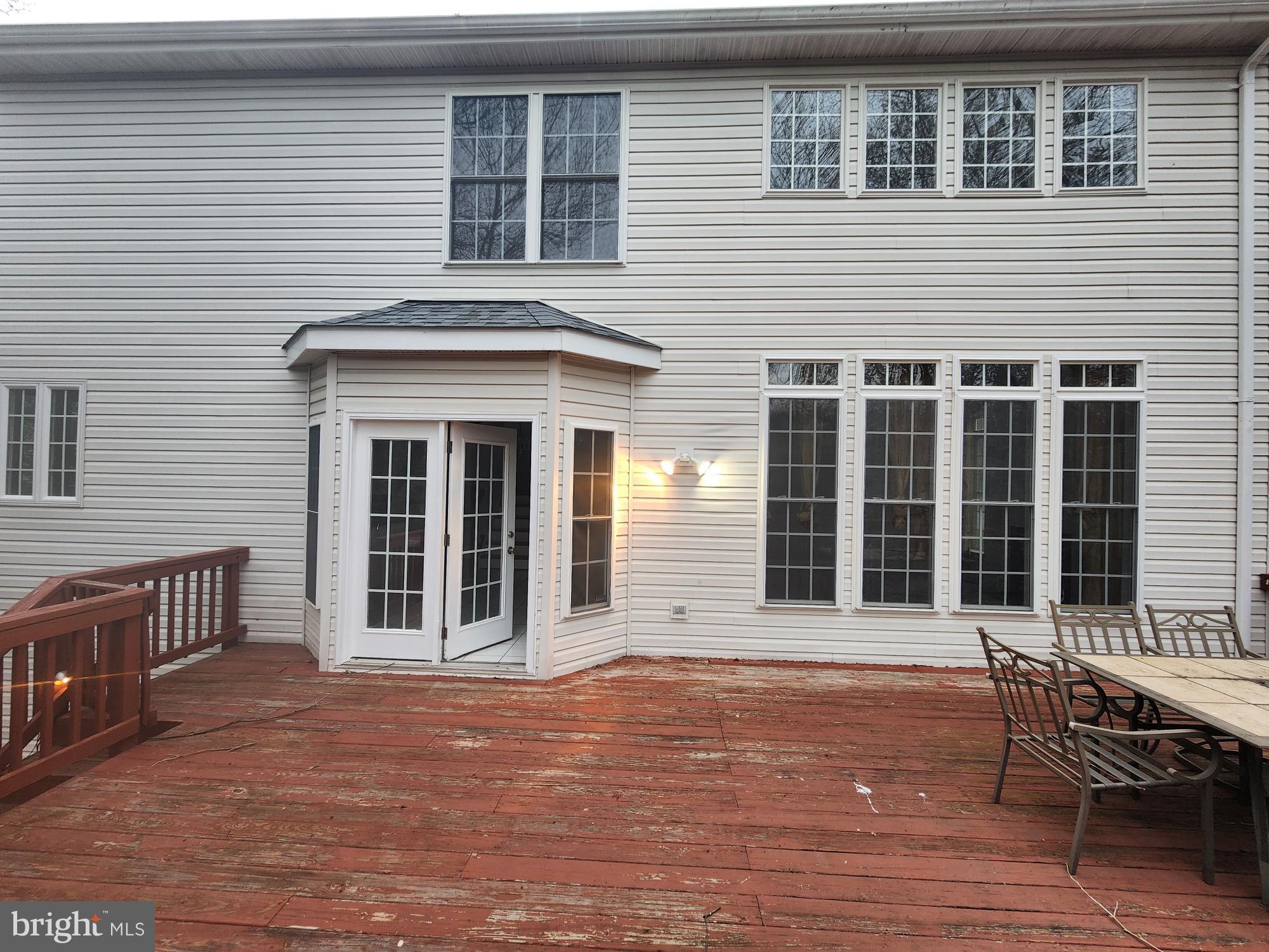 HOLLY KNOLL - Residential Lease