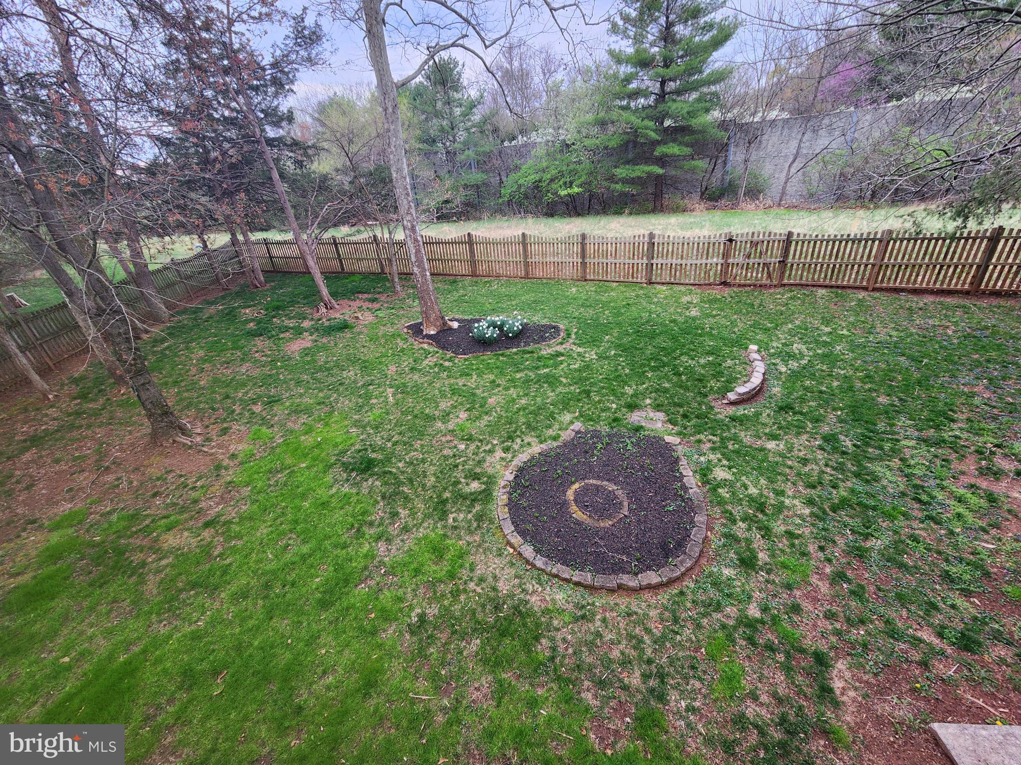 HOLLY KNOLL - Residential Lease