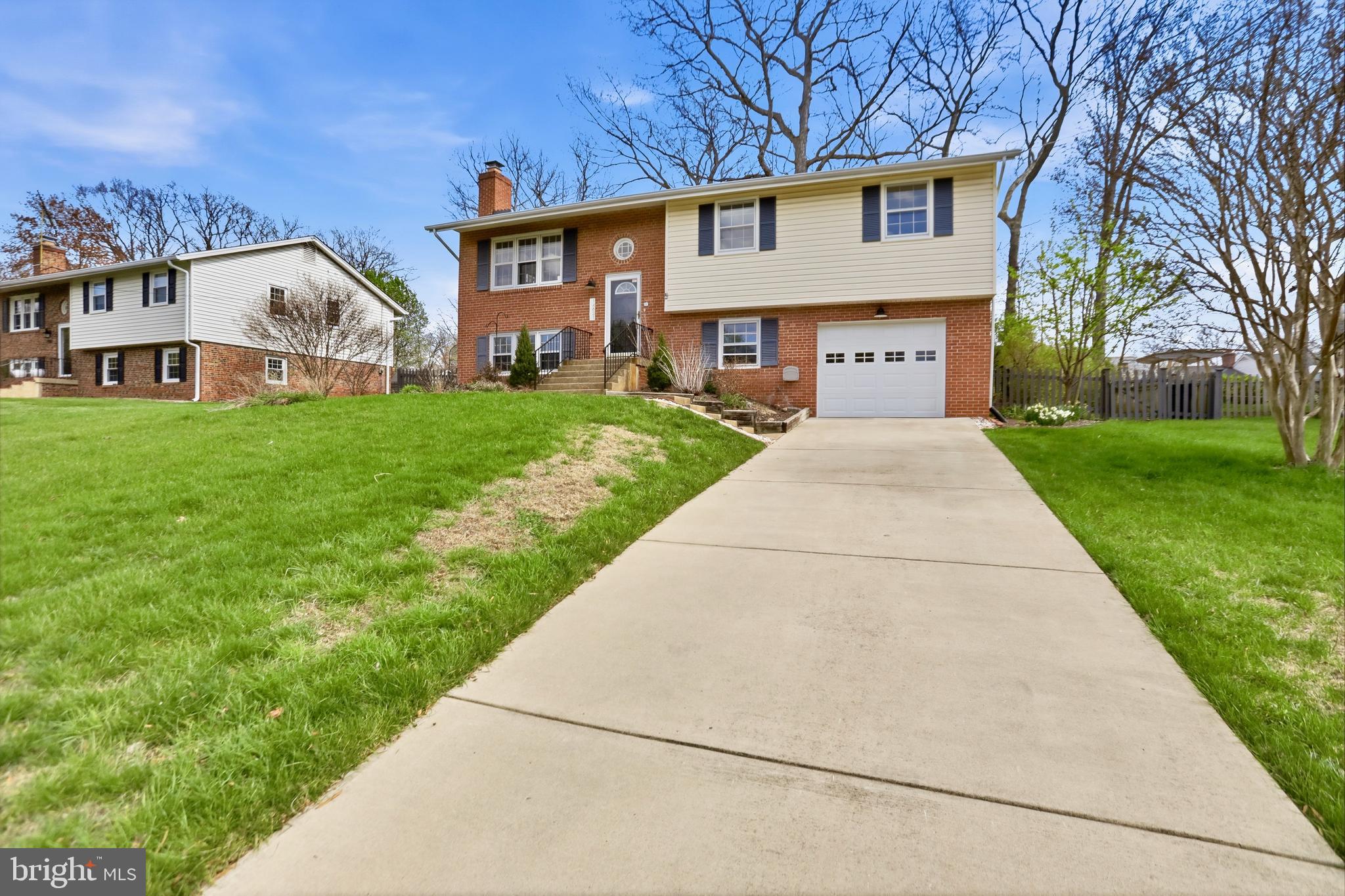 COUNTRY CLUB MANOR - Residential