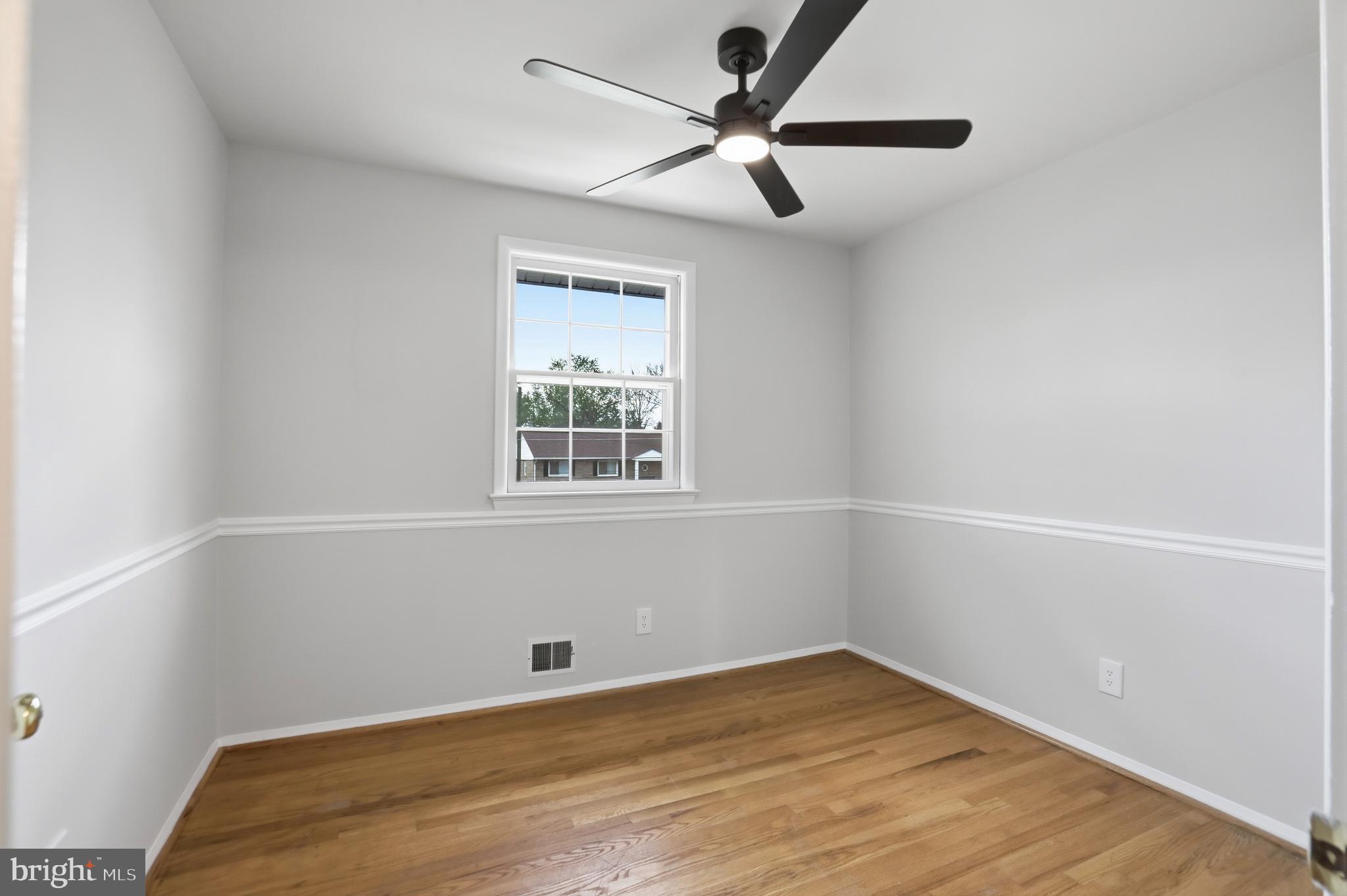 COUNTRY CLUB MANOR - Residential