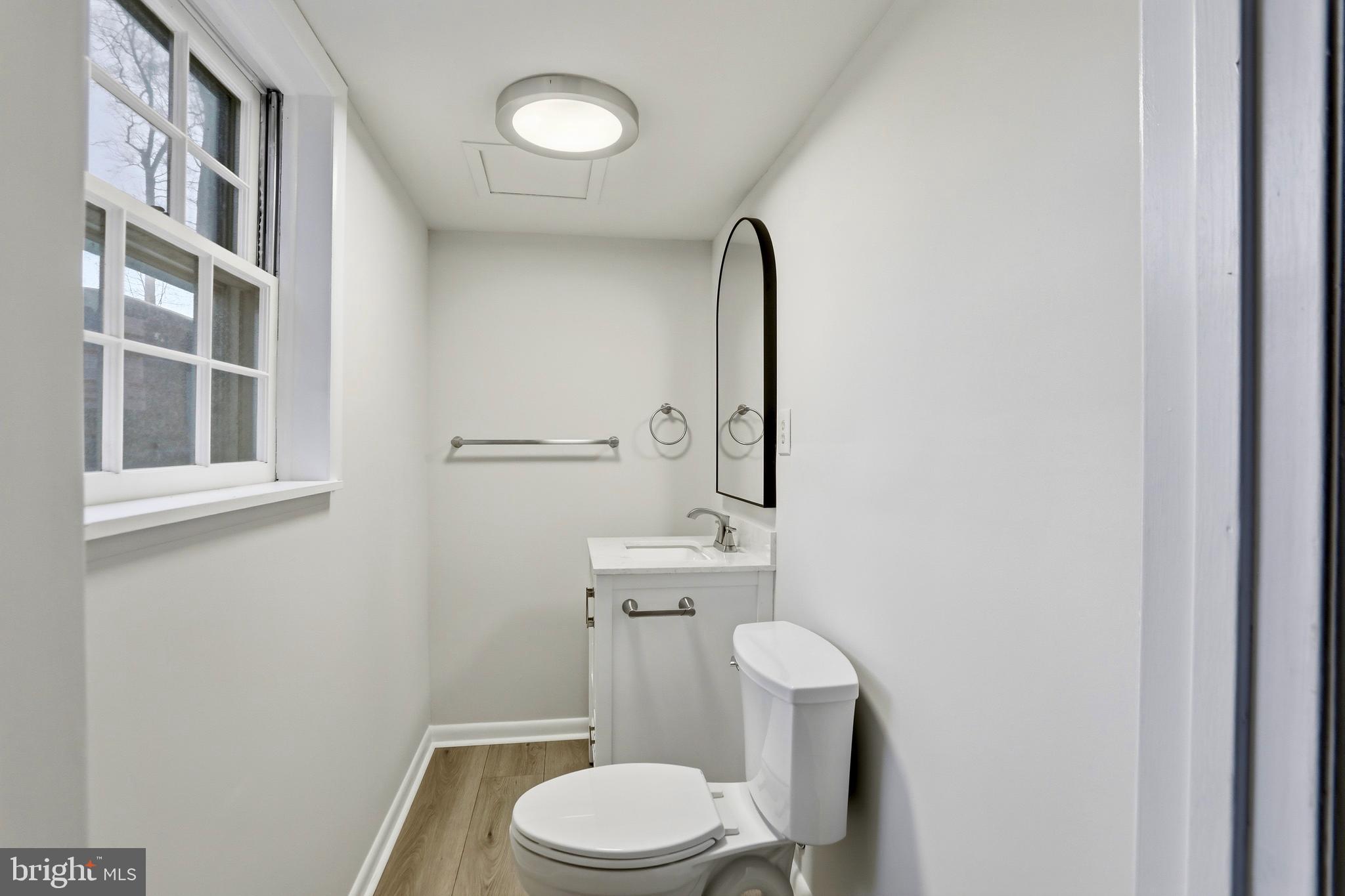 COUNTRY CLUB MANOR - Residential