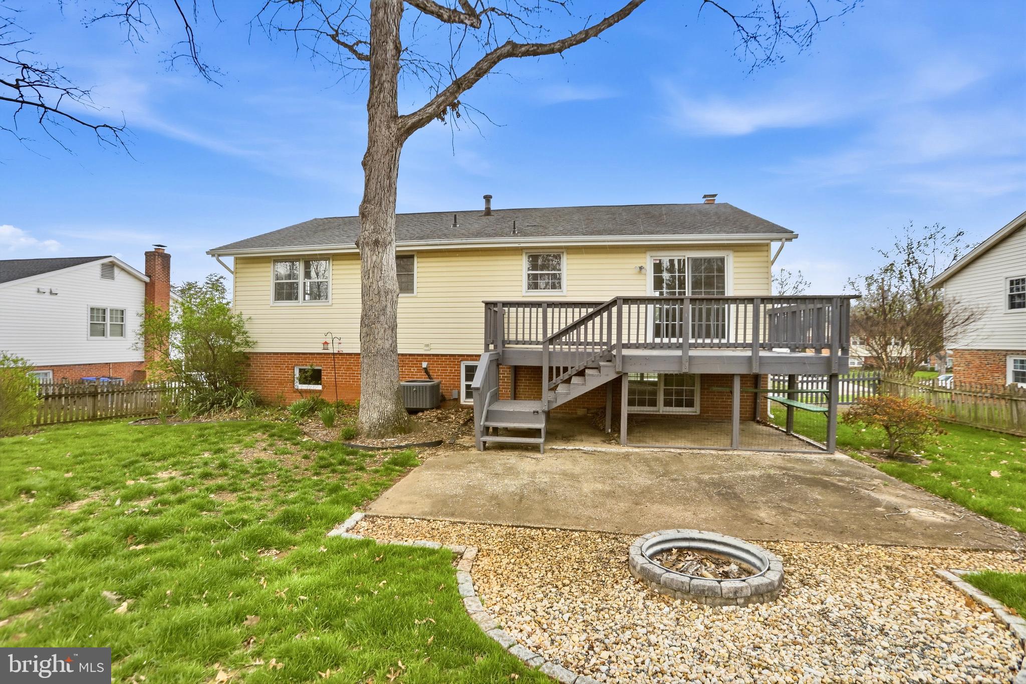 COUNTRY CLUB MANOR - Residential