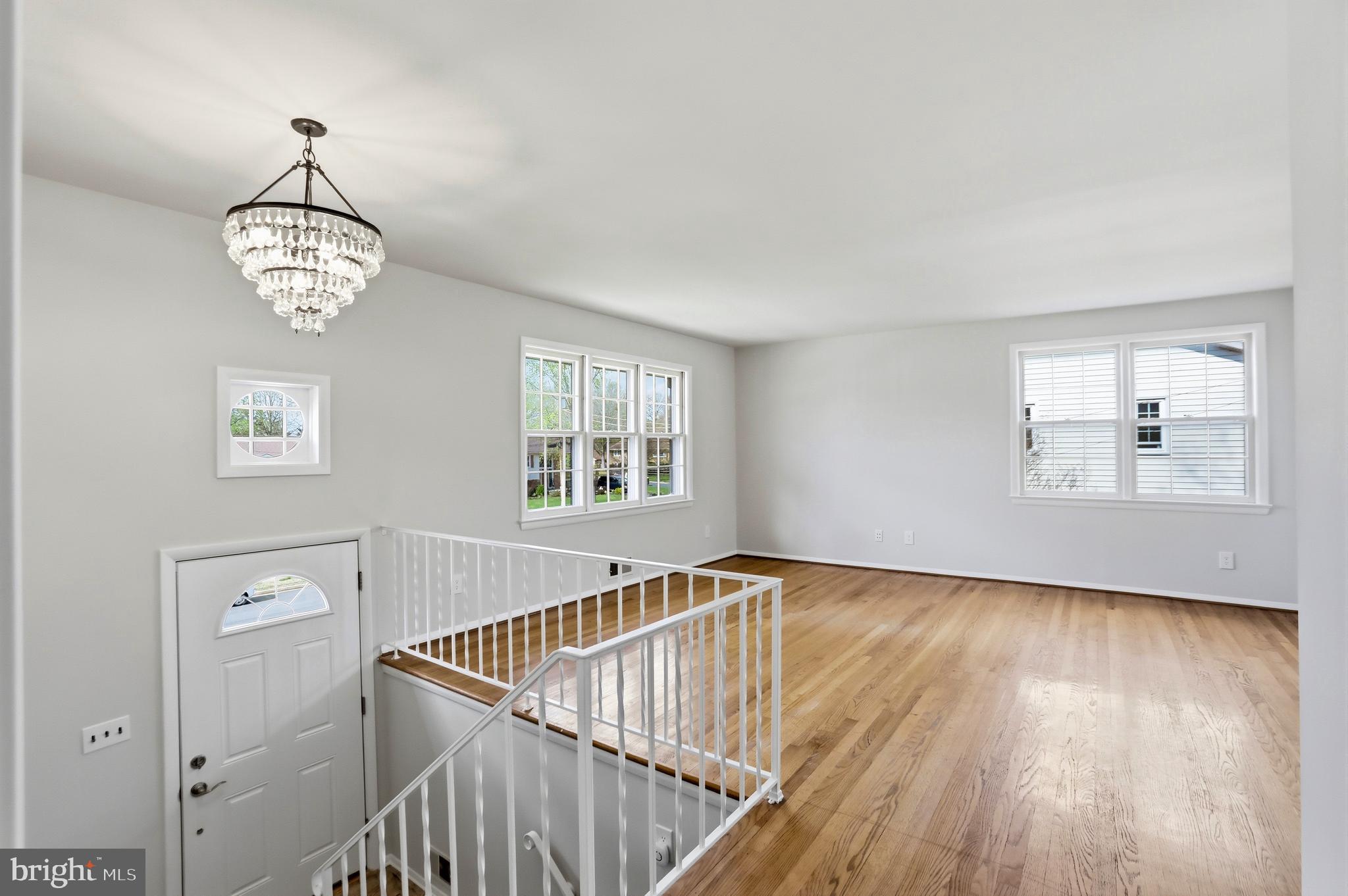 COUNTRY CLUB MANOR - Residential