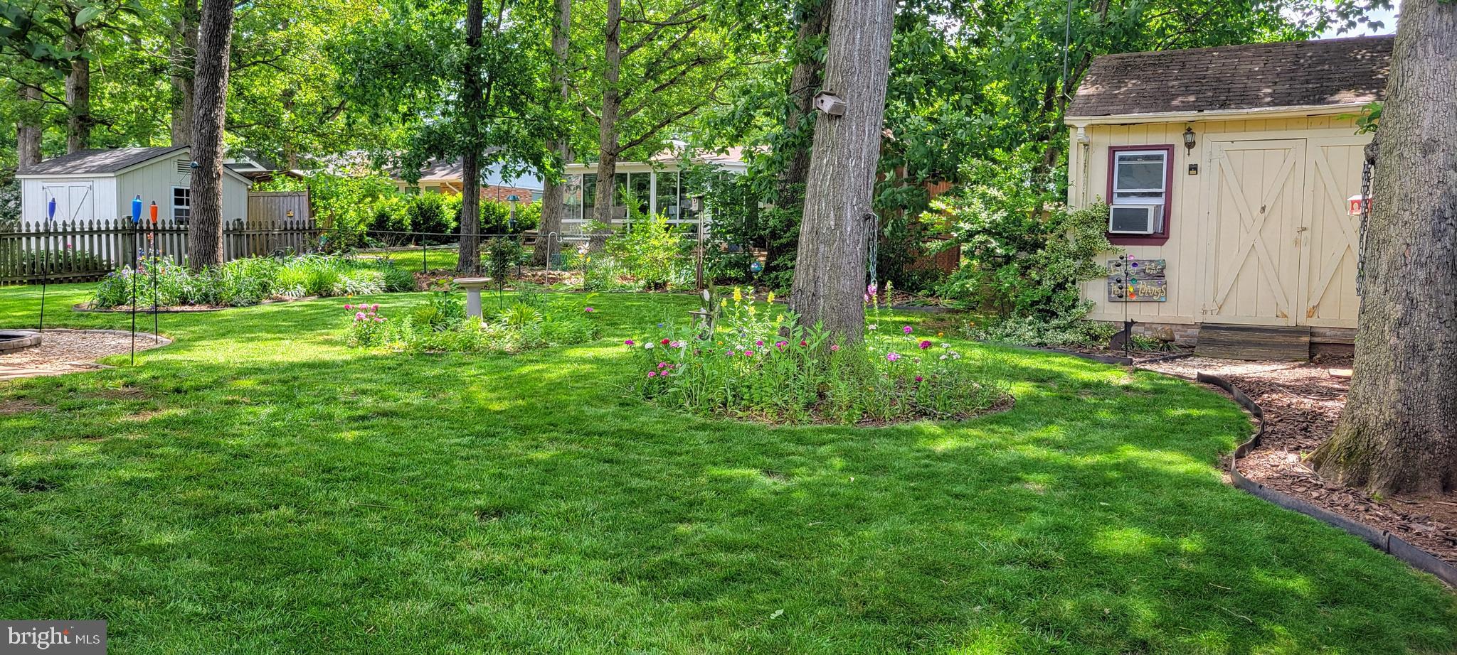 COUNTRY CLUB MANOR - Residential