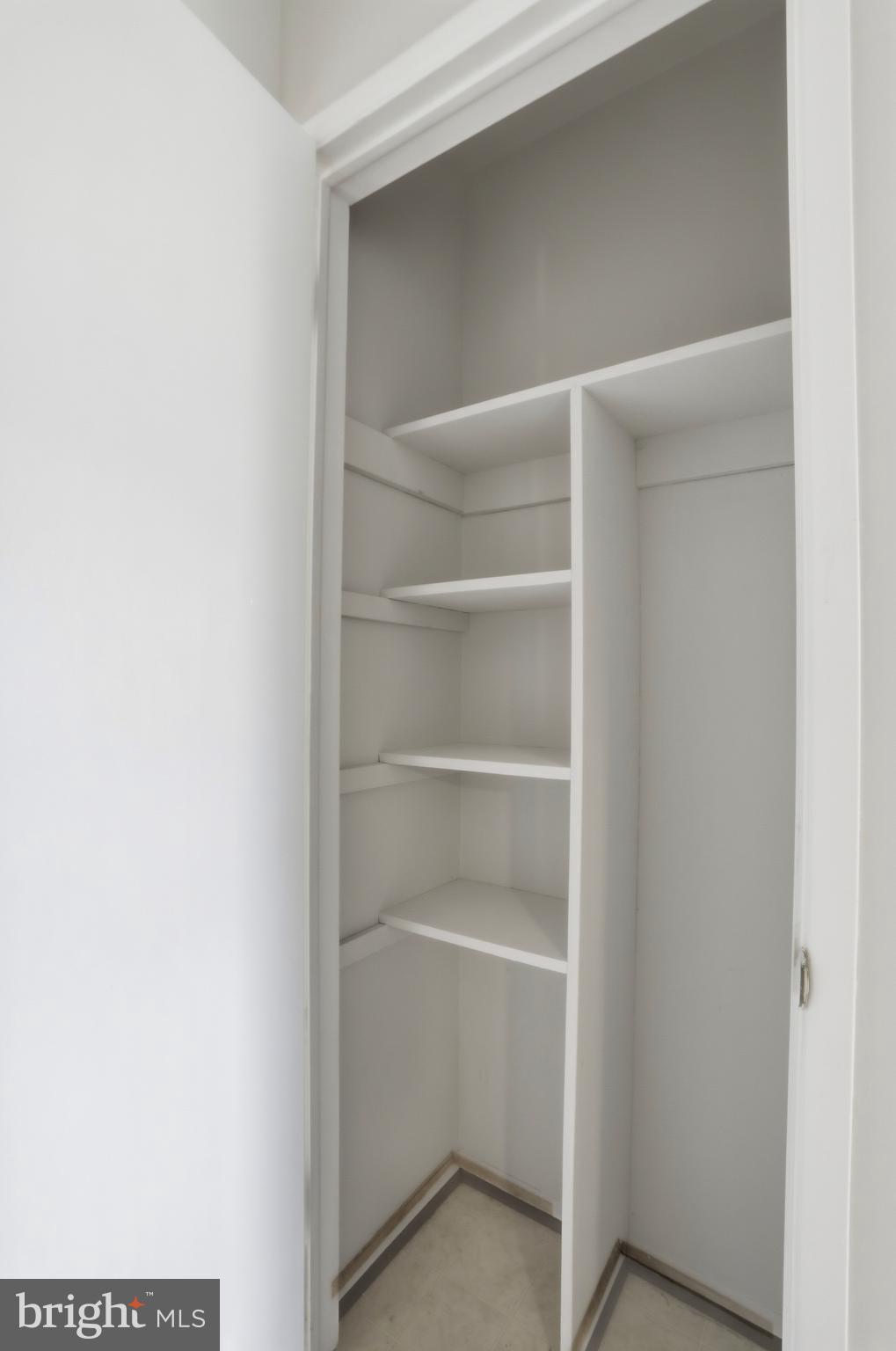 COUNTRY CLUB MANOR - Residential