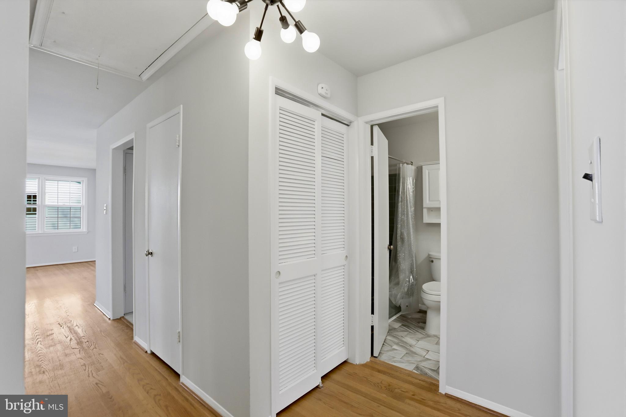 COUNTRY CLUB MANOR - Residential