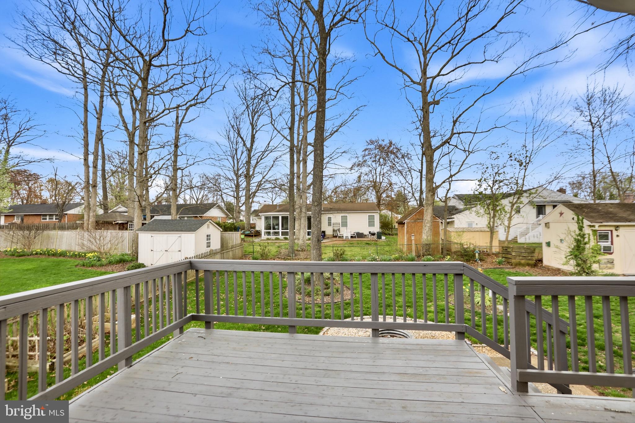 COUNTRY CLUB MANOR - Residential