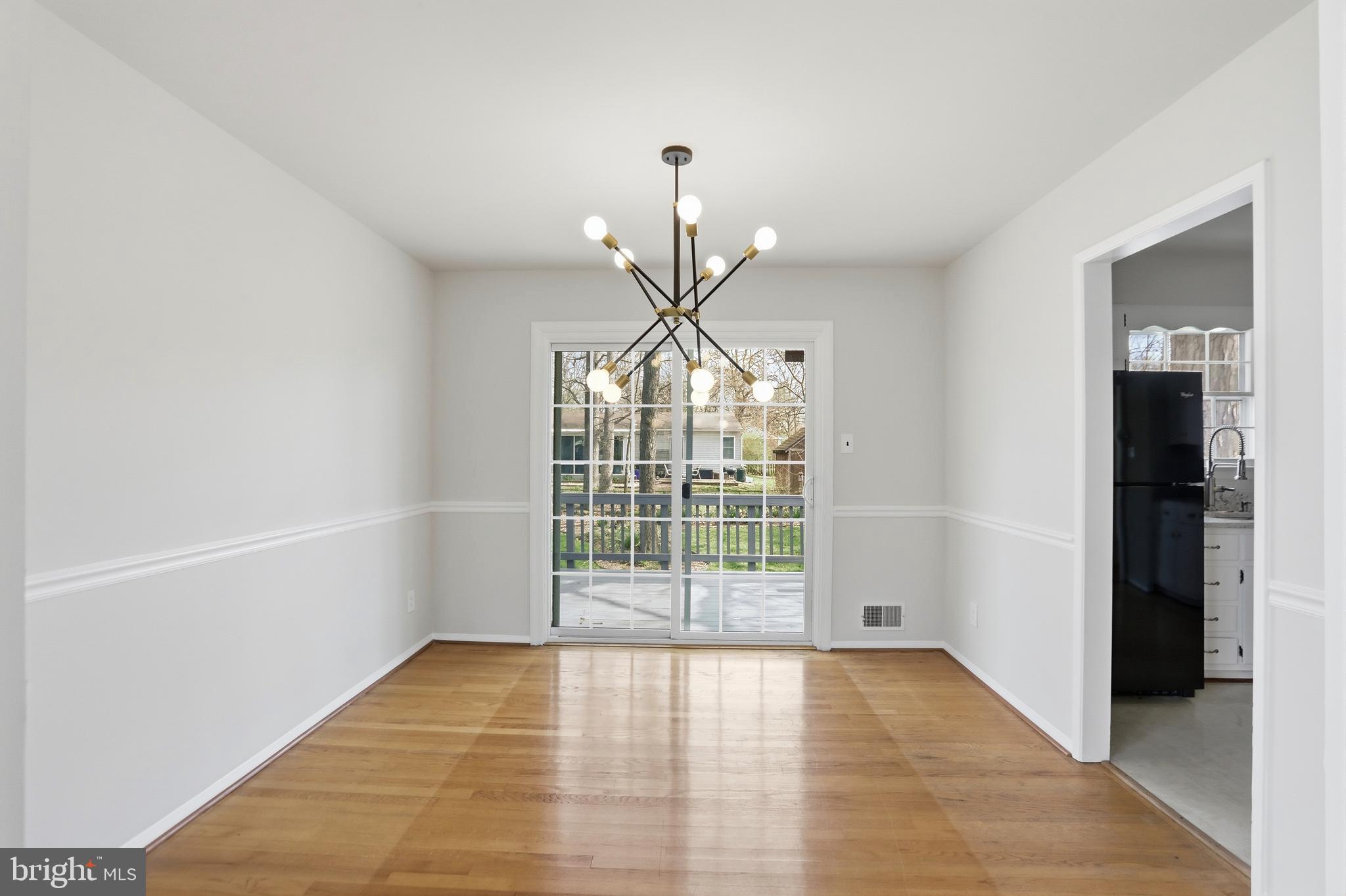 COUNTRY CLUB MANOR - Residential