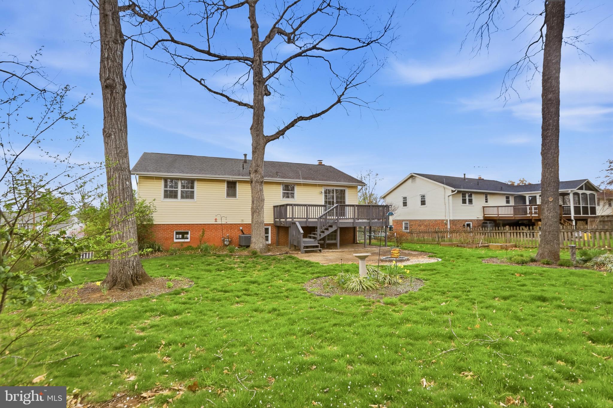 COUNTRY CLUB MANOR - Residential