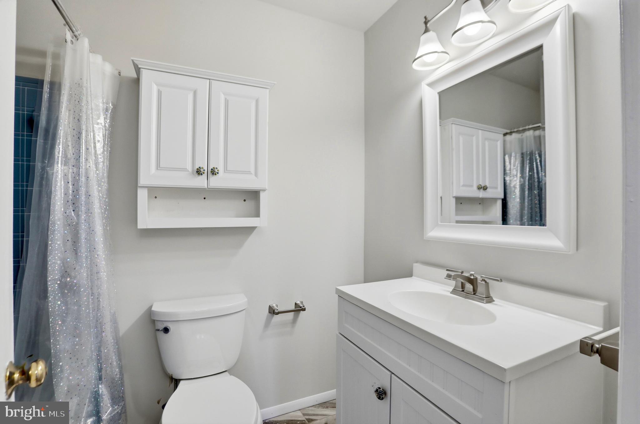 COUNTRY CLUB MANOR - Residential