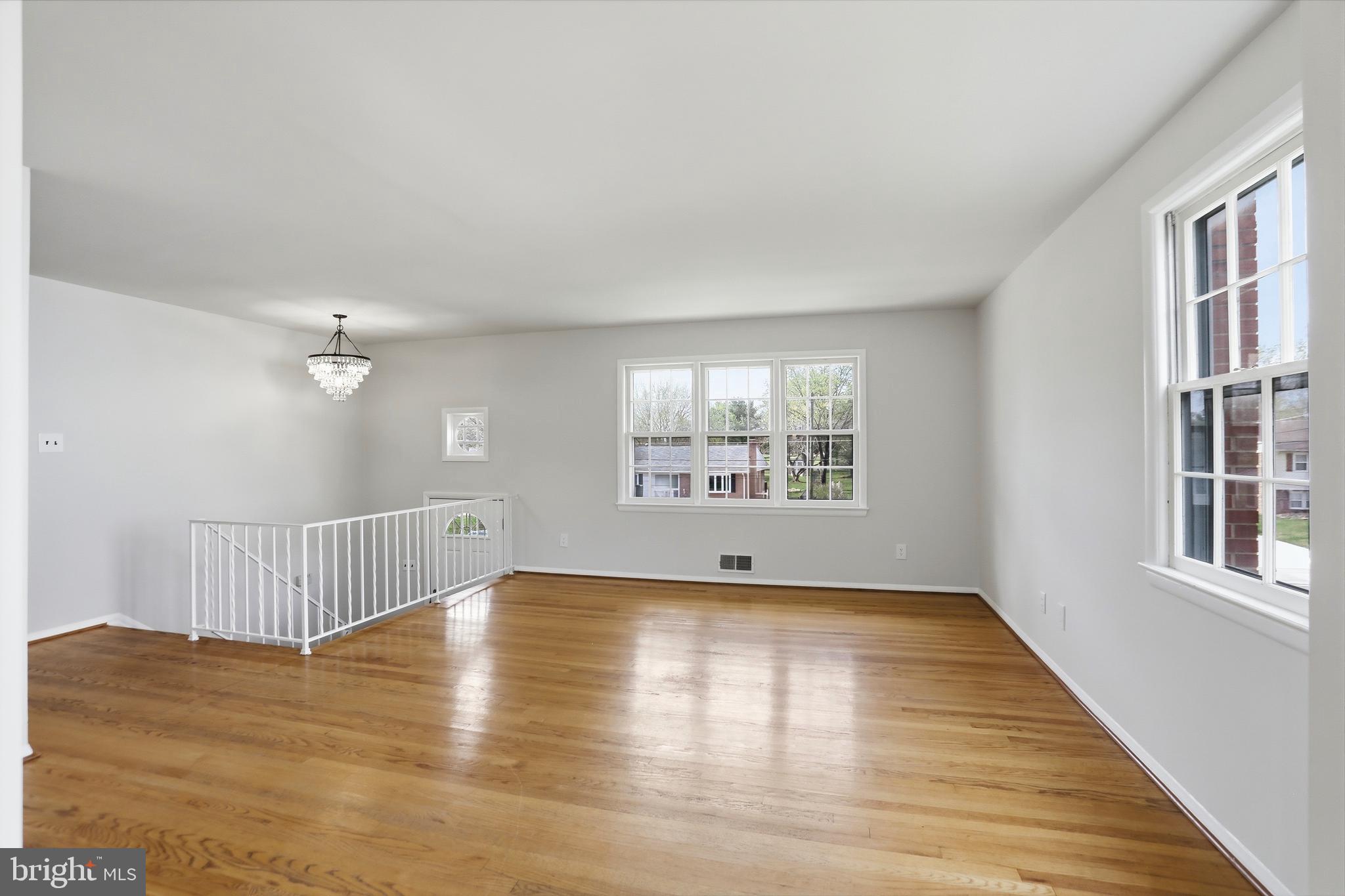 COUNTRY CLUB MANOR - Residential