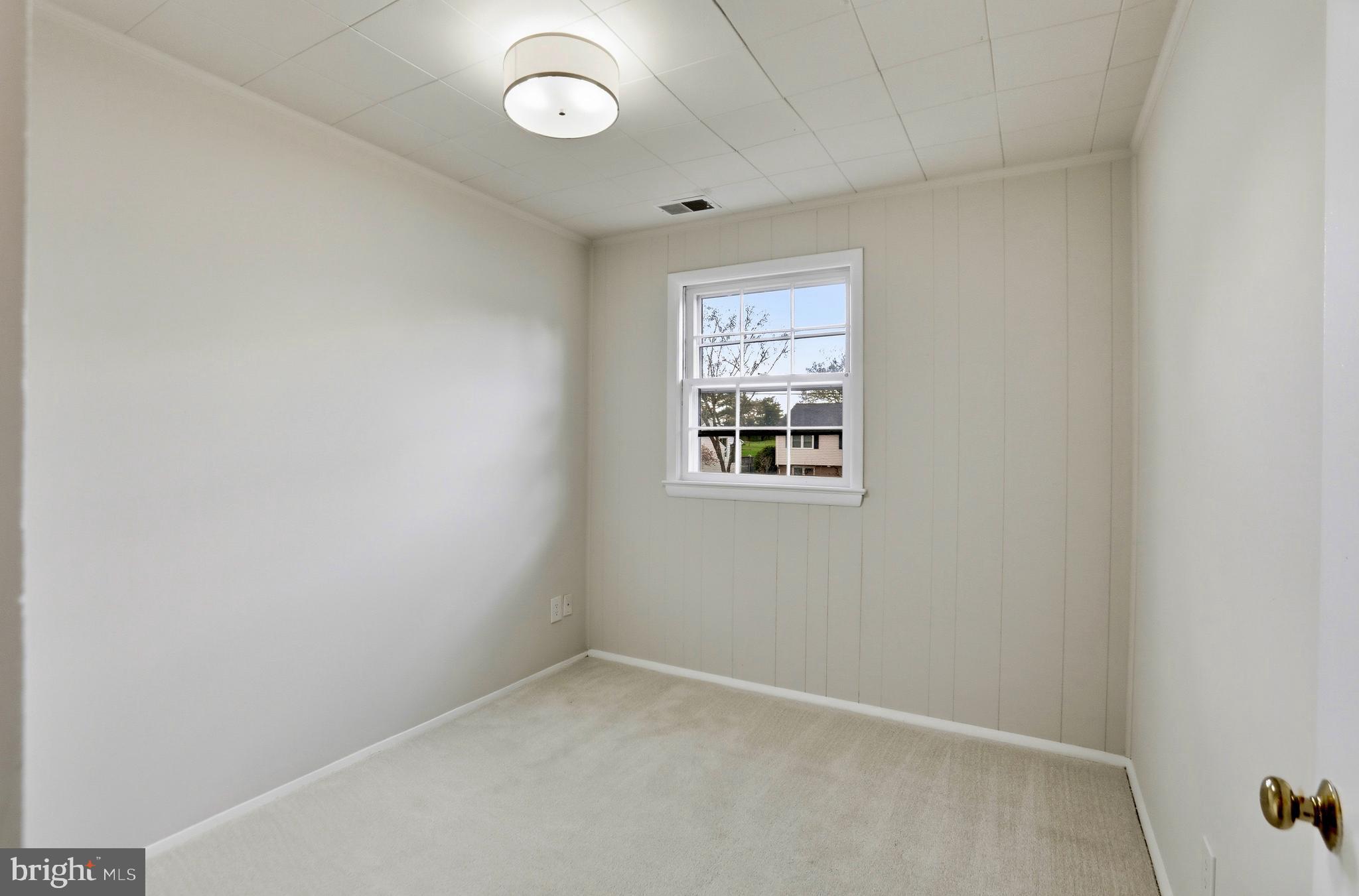 COUNTRY CLUB MANOR - Residential