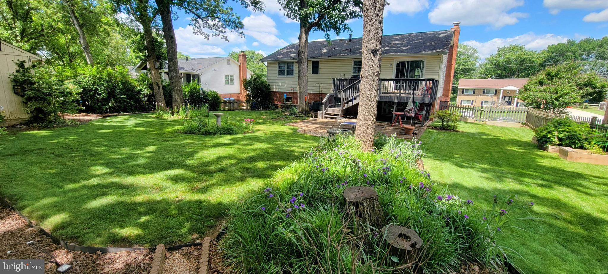 COUNTRY CLUB MANOR - Residential