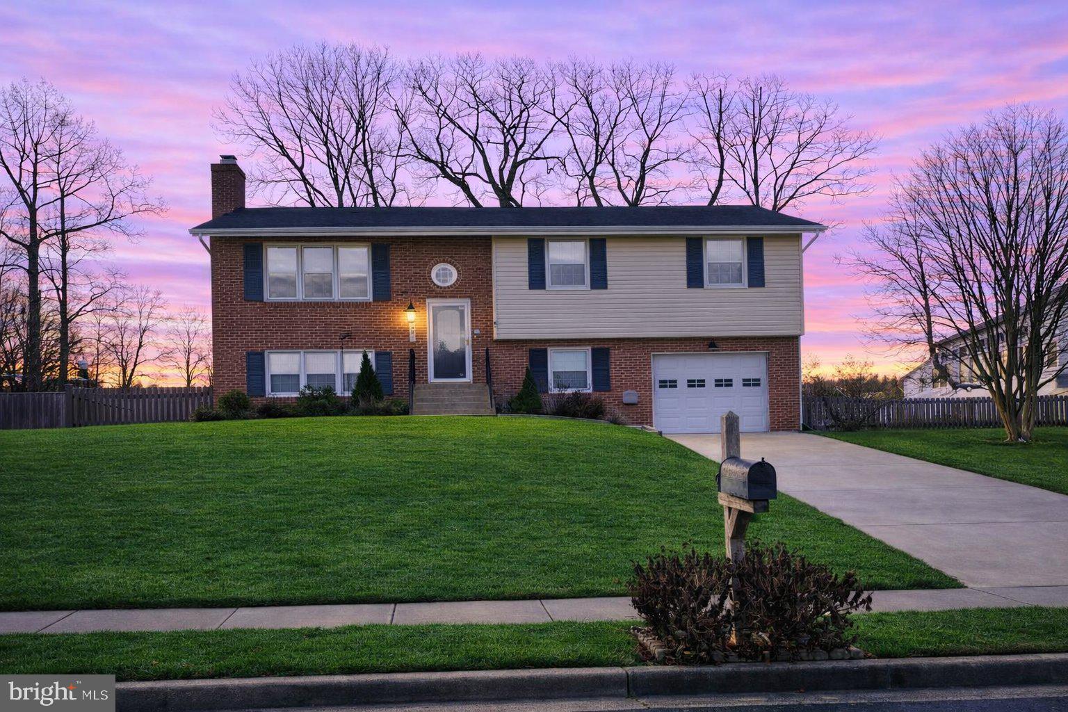 COUNTRY CLUB MANOR - Residential